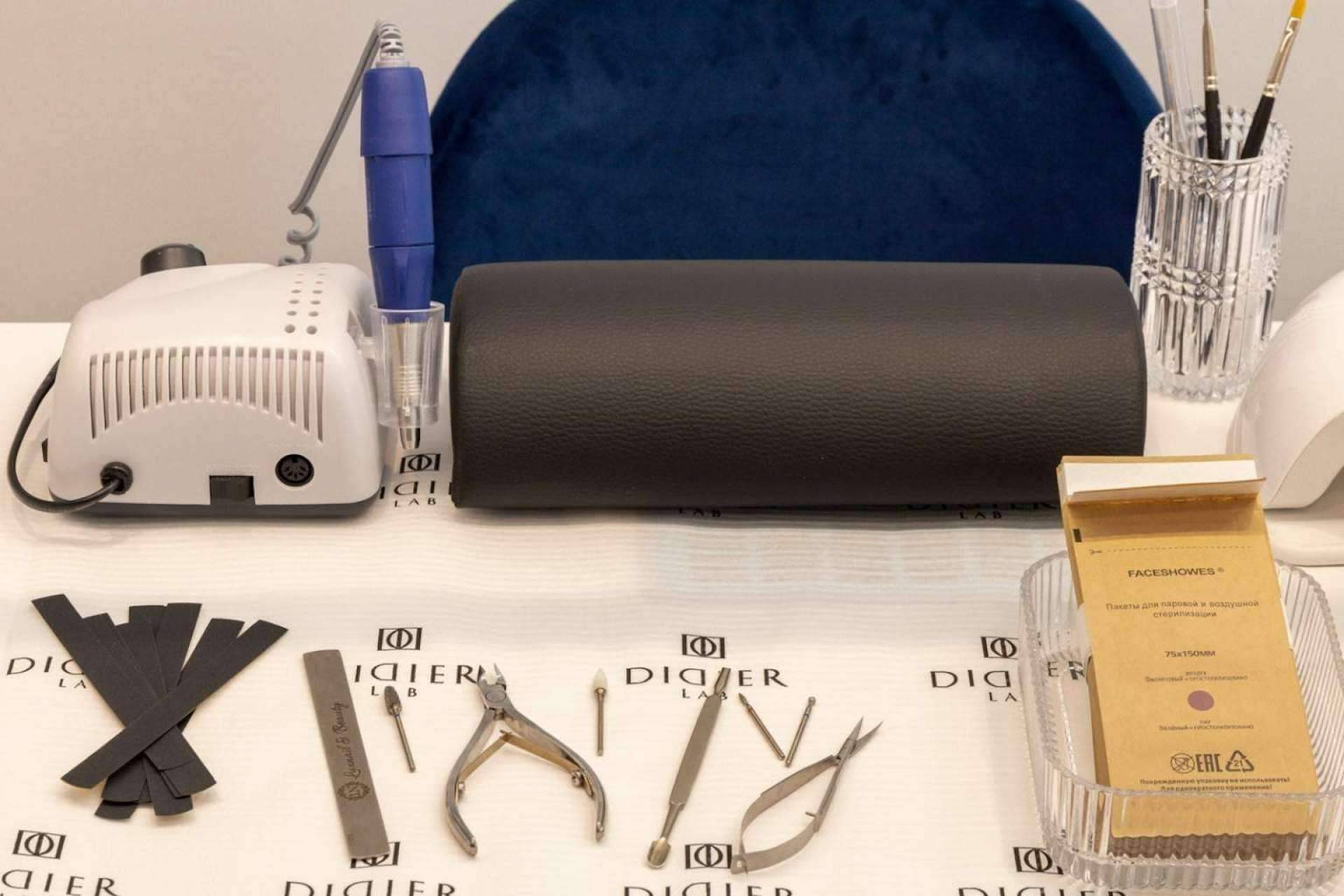 Hacer la manicura con una correcta esterilización de los instrumentos de trabajo, por LuxNail&Beauty