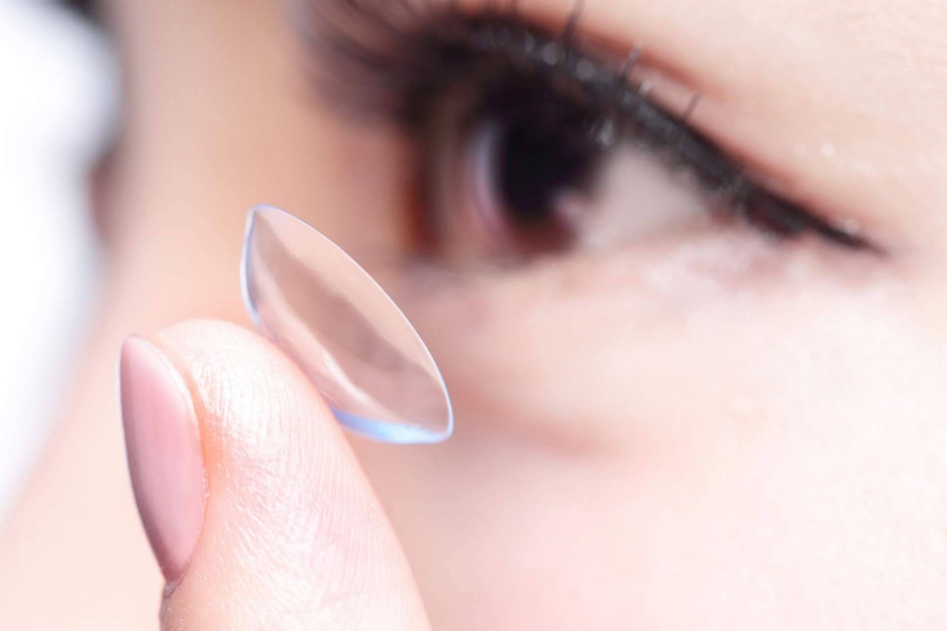 Reducir la miopía al dormir y levantarse con una visión perfecta es posible gracias a las Lentillas Nocturnas Orto-K de BENALÚA ÓPTICA