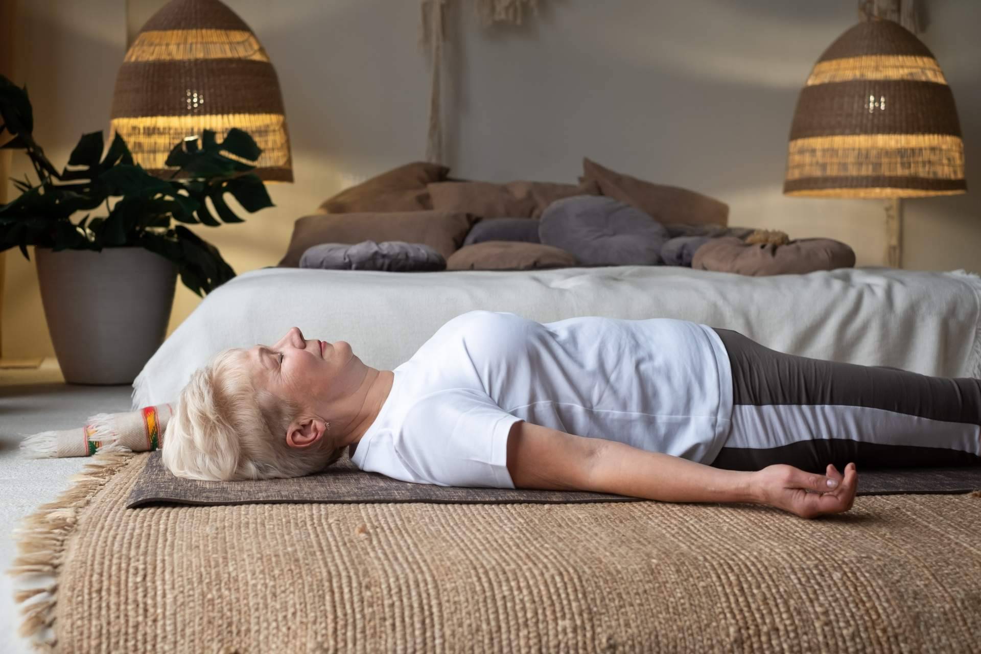Mirar hacia dentro para conseguir una relajación profunda, la gran esencia del Yoga Nidra