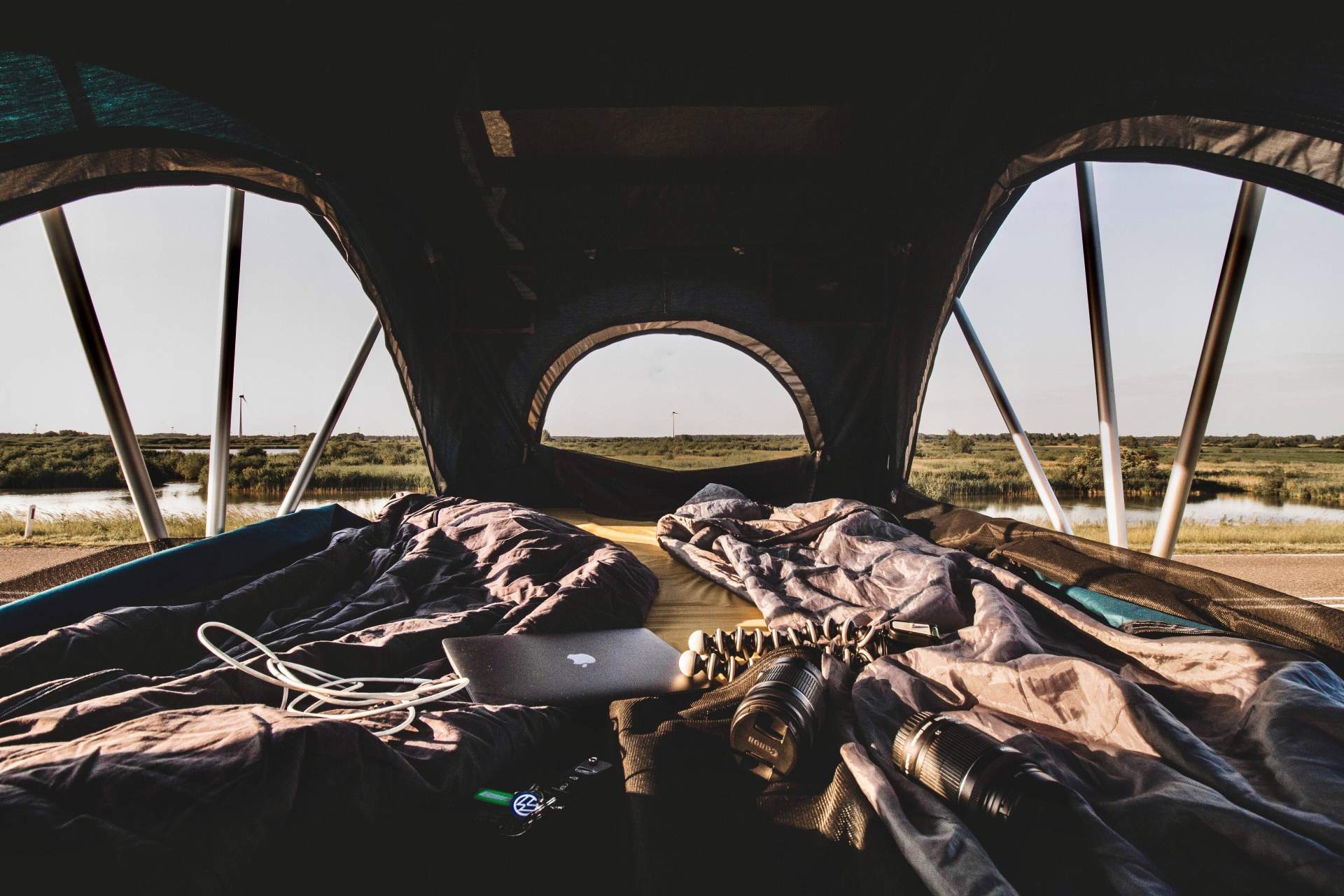 Camperizar fácilmente un coche con una tienda de techo de la empresa Foxcamper