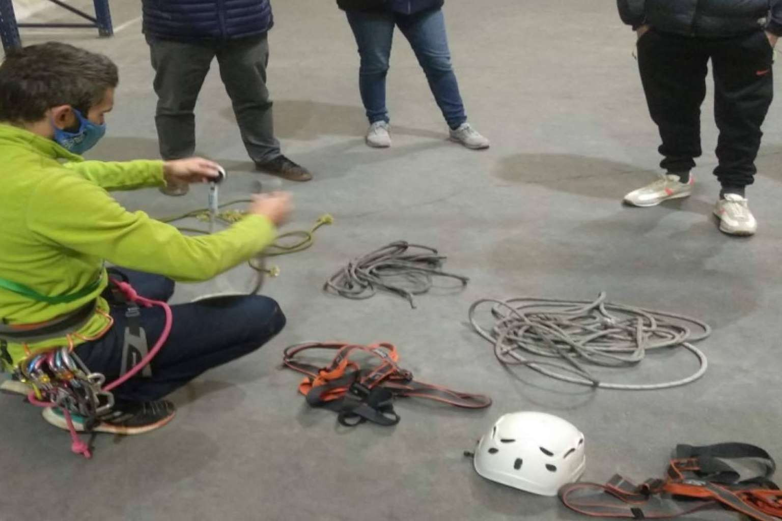 Cuáles son las diferencias entre trabajo en altura y trabajos verticales