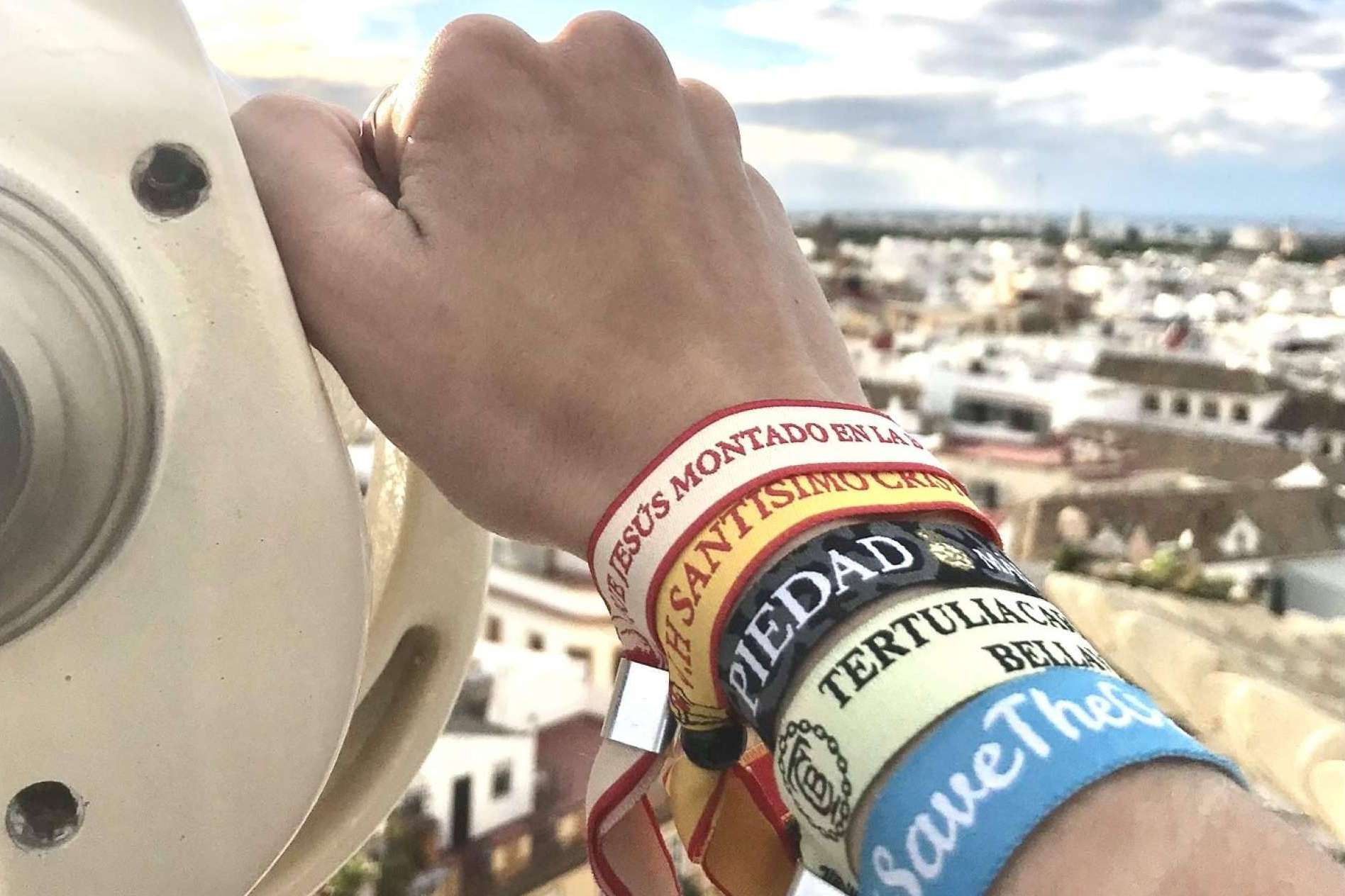 Pulseras de tela personalizadas, así recaudan fondos las asociaciones y ONG