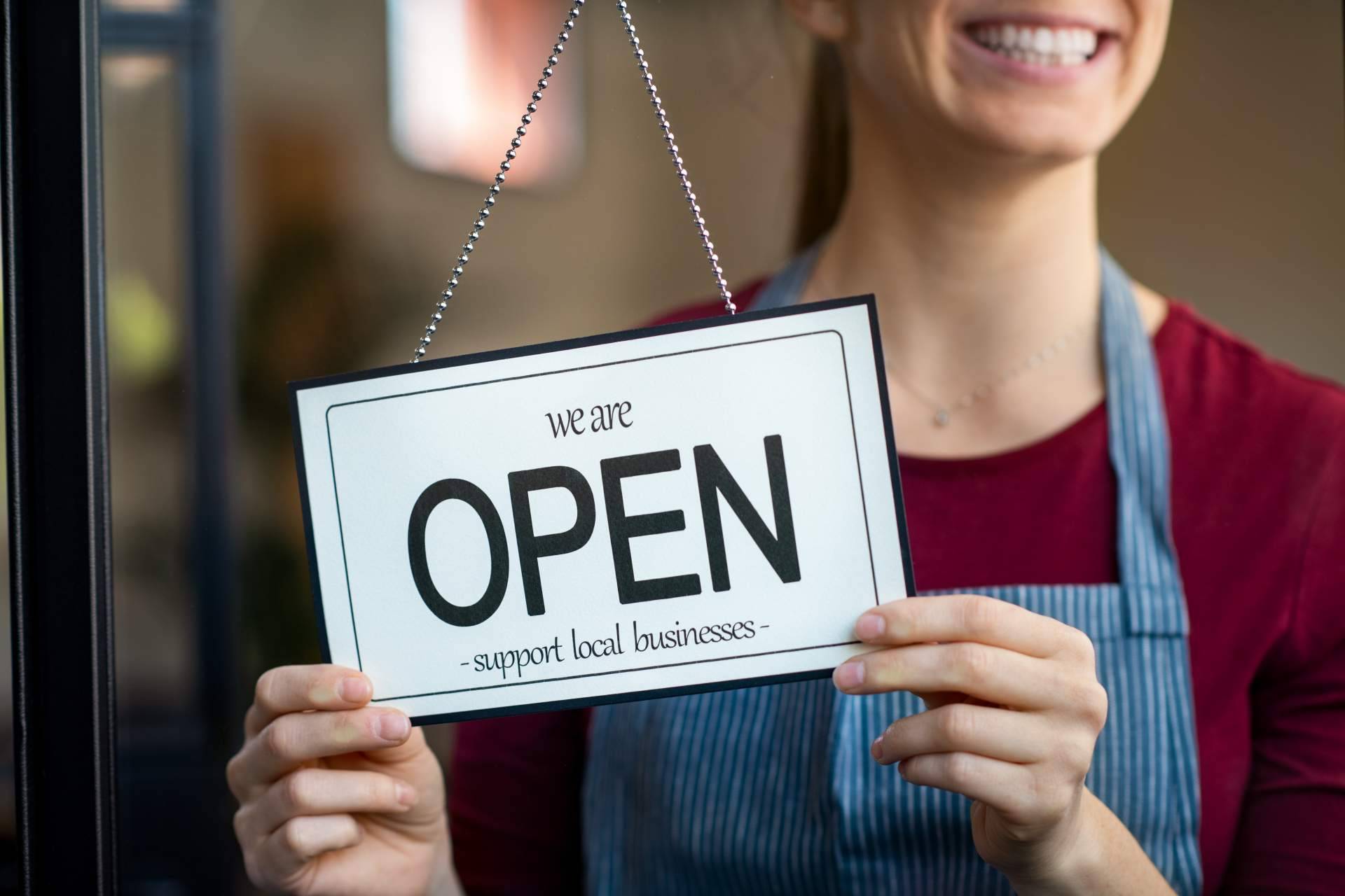¿Por qué realizar la constitución de empresa de la mano de la gestoría Entre Trámites?
