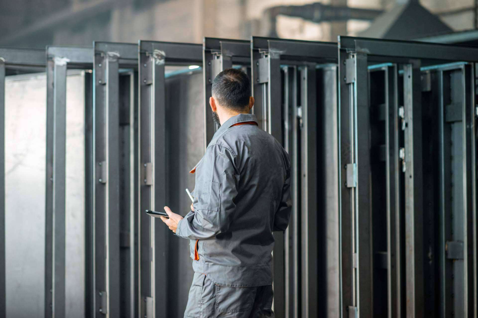 Las puertas galvanizadas son garantía de durabilidad y seguridad, por la tienda online Domuino.es
