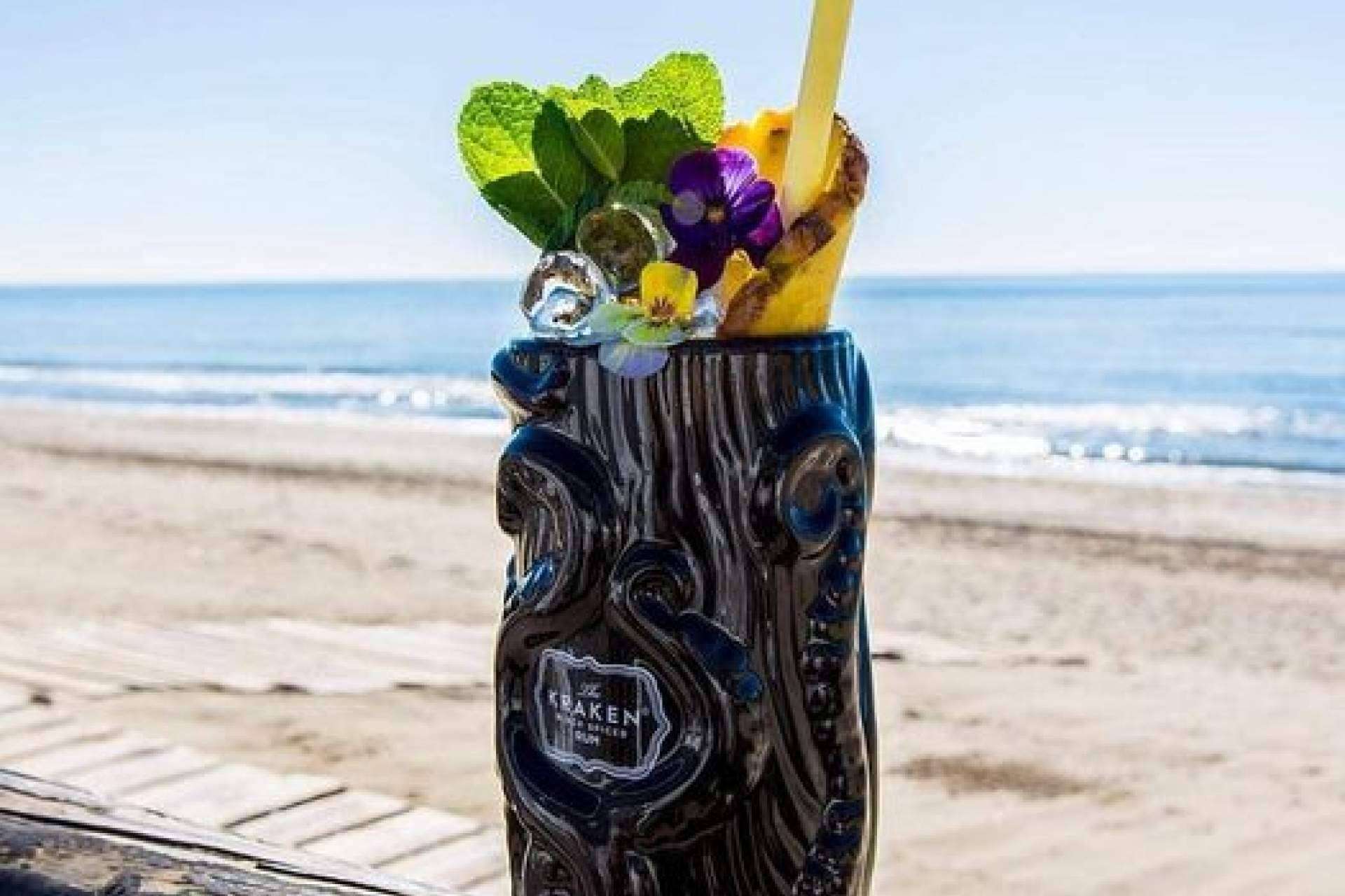 Los servicios de coctelería de Aquí Te Quiero Ver, el chiringuito de Marbella