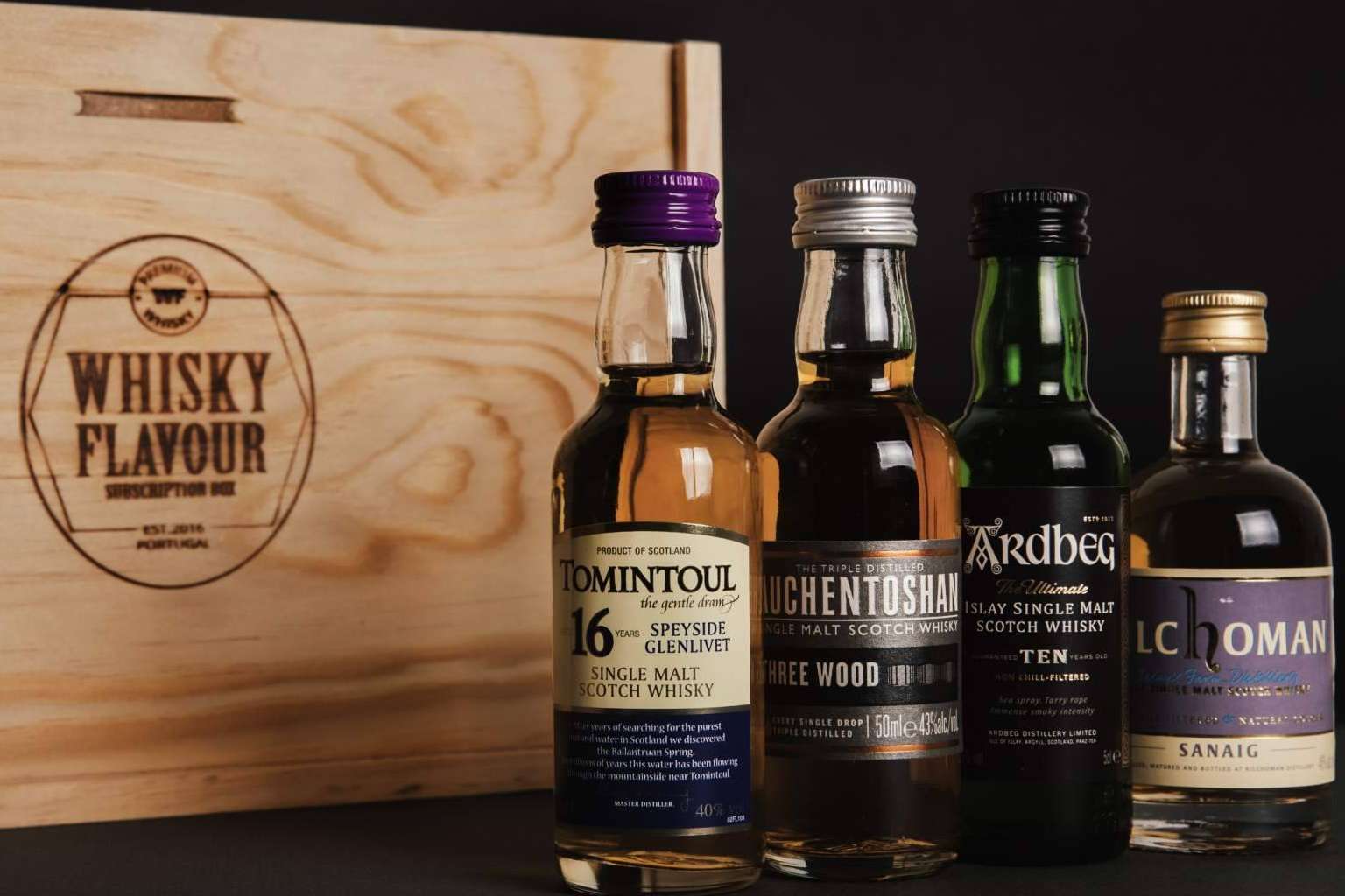 La caja de suscripción es una idea de regalo original para los amantes del whisky