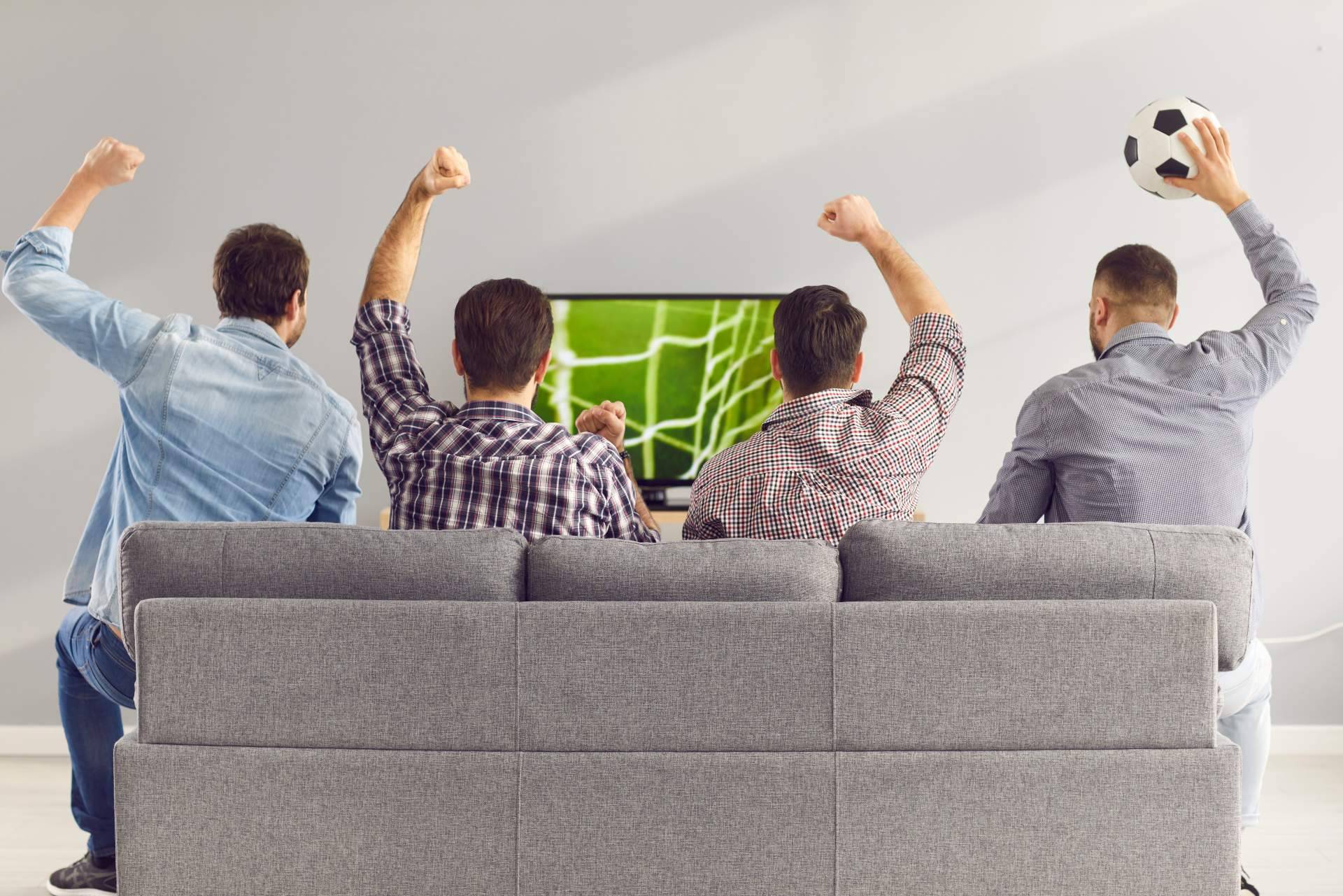 Asombro Extremo diseña una campaña publicitaria combinando la tecnología, el fútbol y una exitosa serie de Netflix