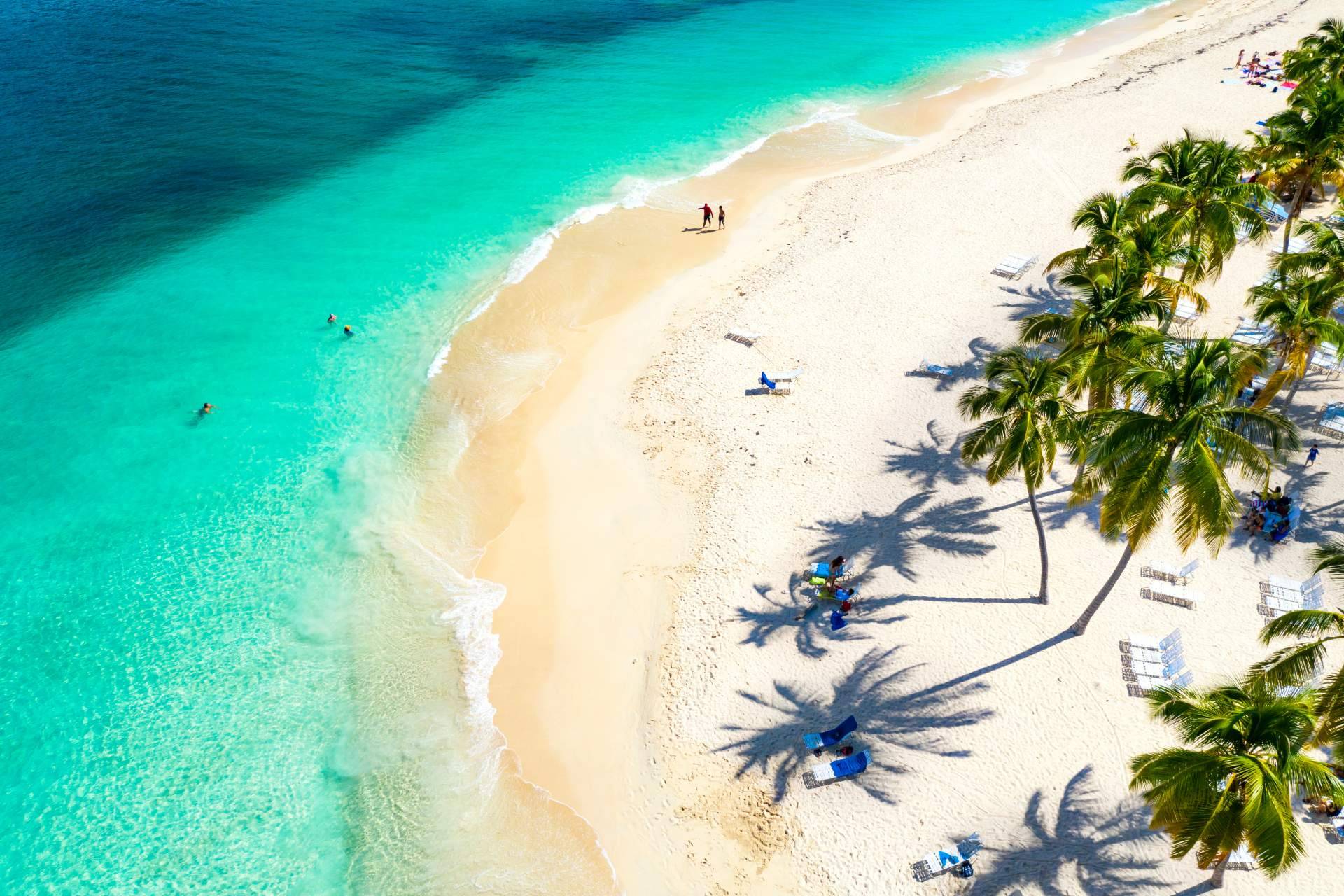 Los expertos de Clínica Tarrazo permiten realizarse una cirugía estética y disfrutar de su plena recuperación en el Caribe