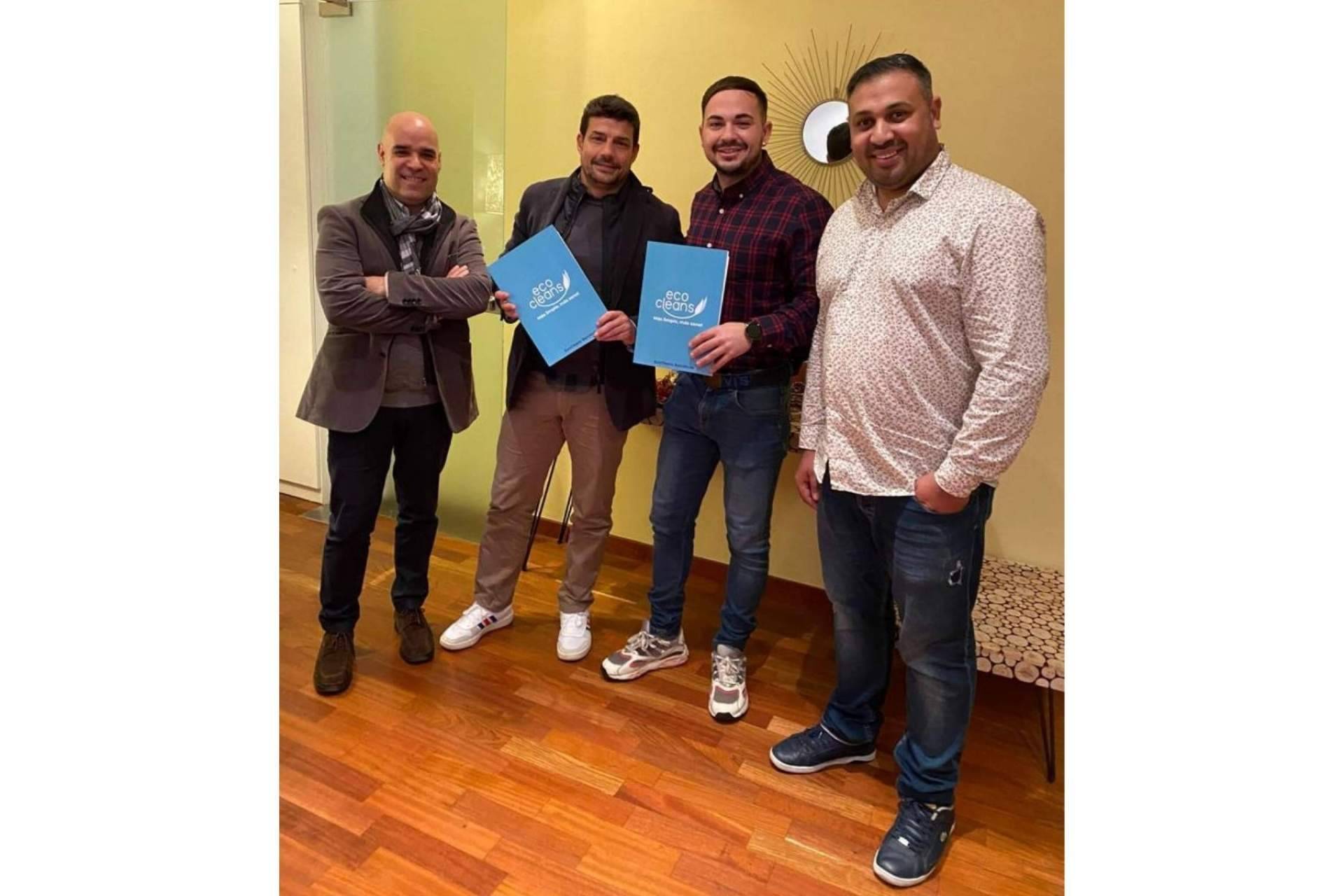 EcoCleans firma su tercera franquicia de la mano de la consultora T4 Franquicias