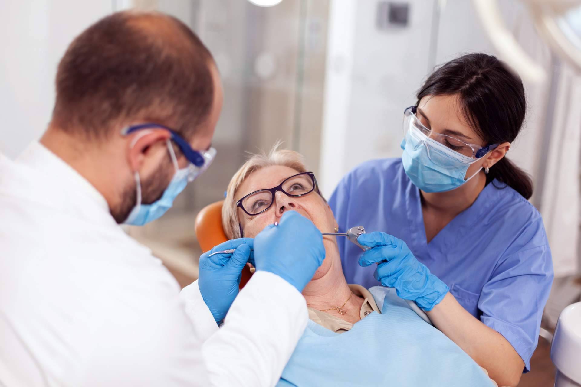 ¿Cómo son los tratamientos con coronas dentales de Deltadent?