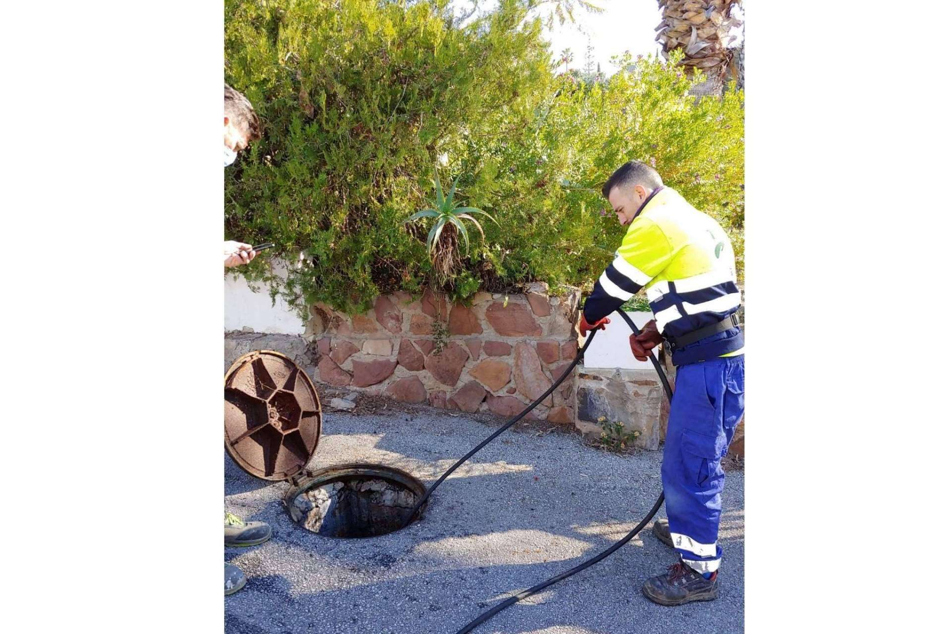 Rey Tuberías ofrece servicios de desatoro tubería, inspección de saneamiento o rehabilitación sin obras