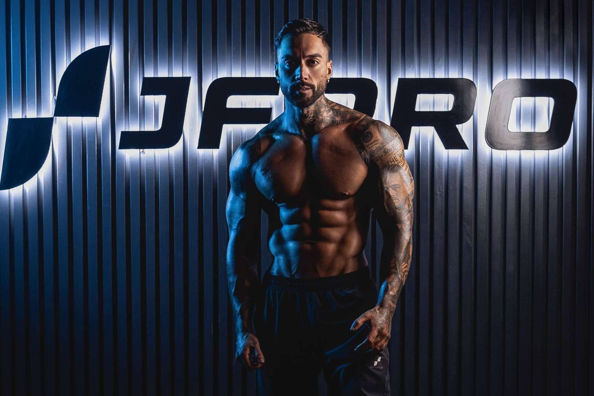 Planes personalizados de entrenamiento y nutrición en la app fitness de Juan Faro PRO