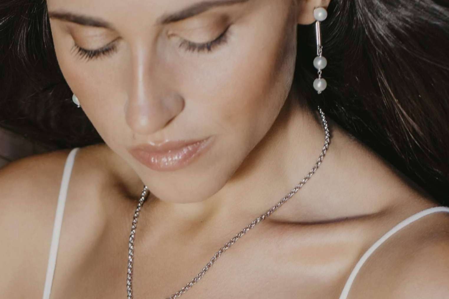 De clásico a tendencia con los pendientes de perlas
