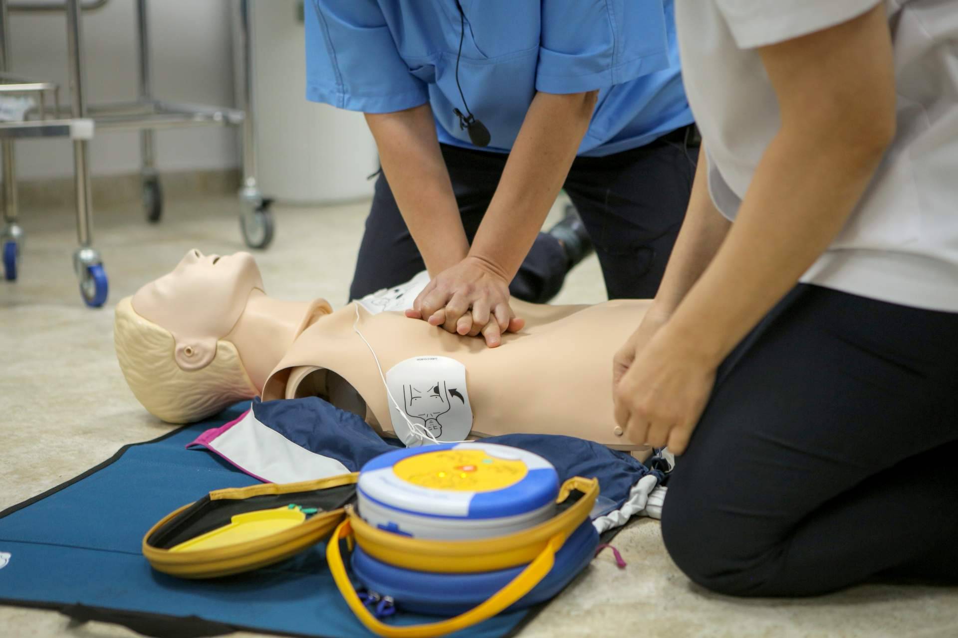 Coach RCP explica cómo salvar vidas a través del soporte vital ante una emergencia
