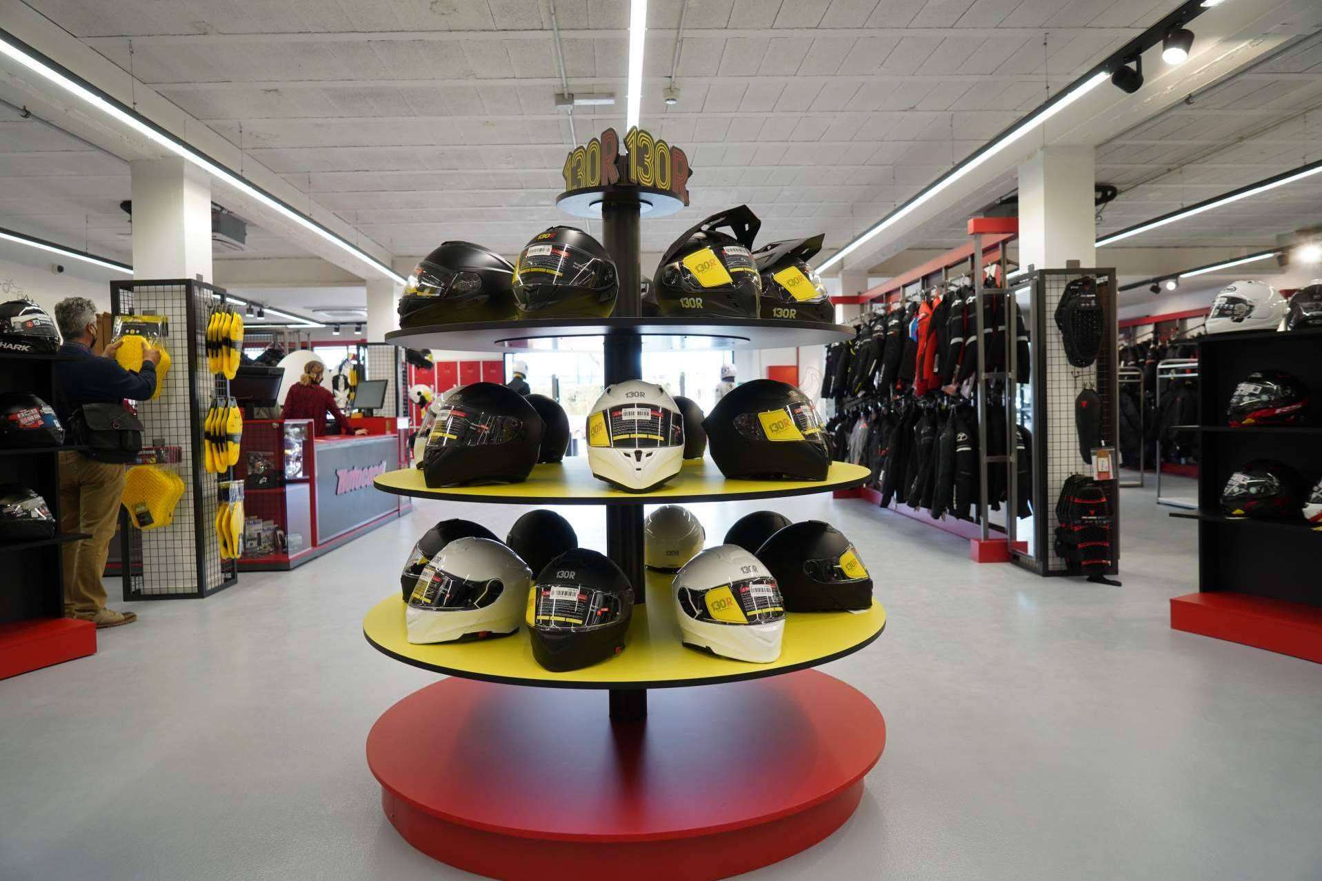 La nueva tienda Motocard de Mallorca rinde homenaje a Luis Salom