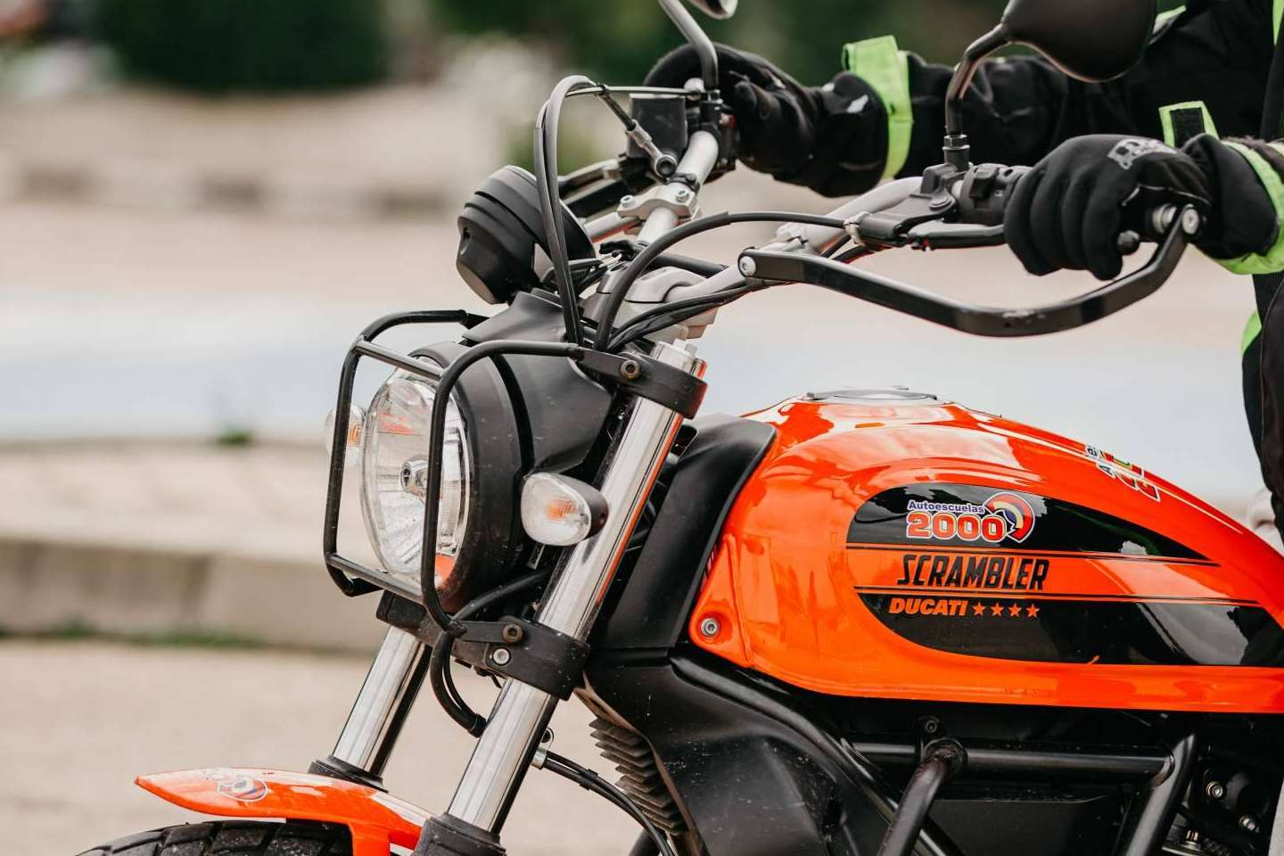 Carnet de moto, las ventajas como solución de movilidad, según AUTOESCUELA 2000