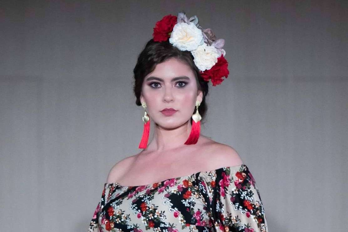 El complemento imprescindible de cada vestido son las flores de flamenca, por Carmen Fernández Complementos