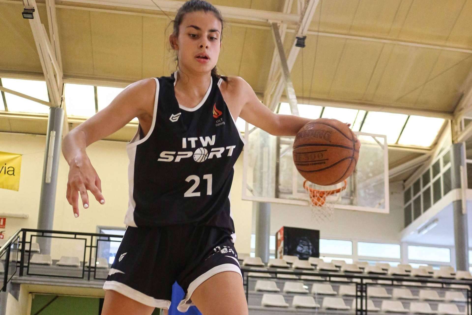 ¿Cómo se puede mejorar la técnica en un centro de tecnificación de baloncesto como ITW Sport?