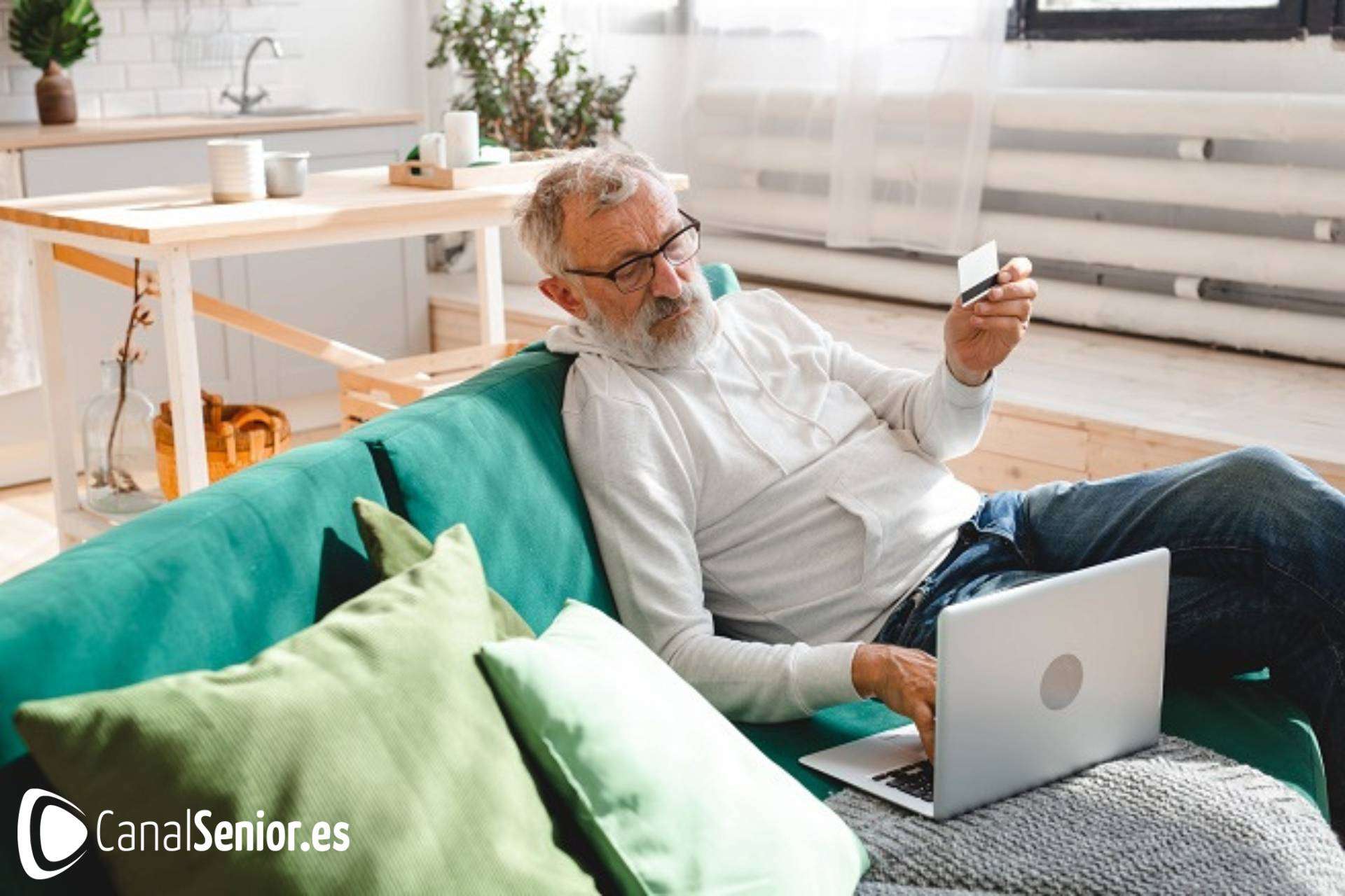 Adquirir el conocimiento y las competencias digitales necesarias para realizar trámites telemáticos con el curso online de Canal Sénior