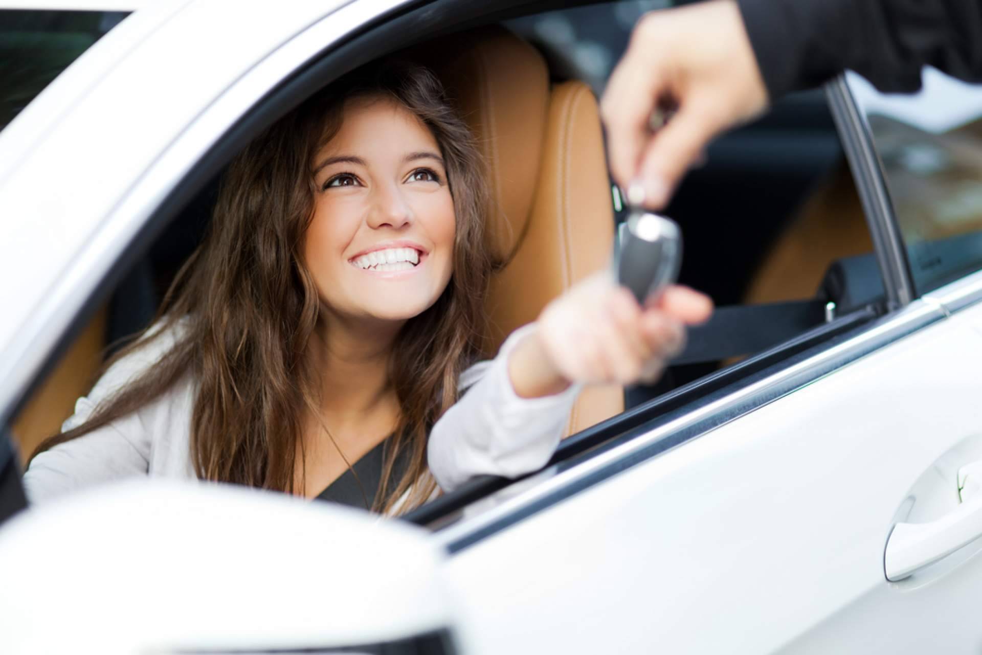Todo lo que hay que saber antes de comprar un coche de segunda mano, según los expertos de Radikal Cars