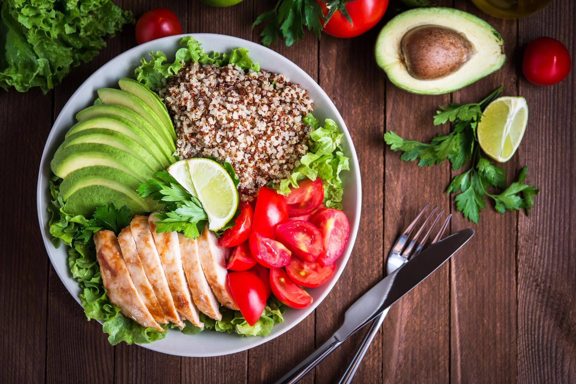 El Dr. Fernando Ruger Viarengo explica cómo realizar una dieta restrictiva que no influya en la vida social y vínculos emocionales relacionados con la comida