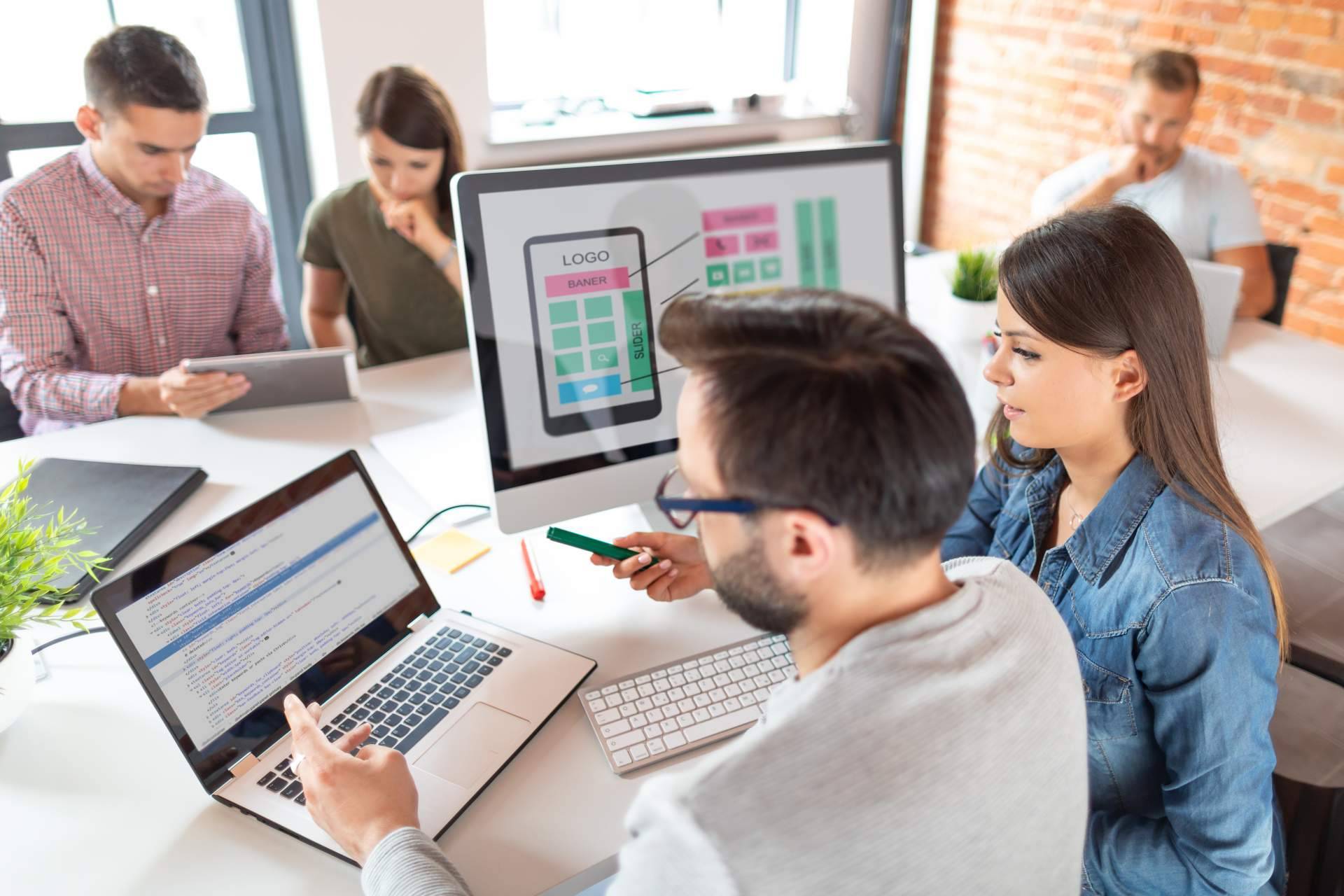 ¿Cómo es el servicio de desarrollo web de AKX Development?