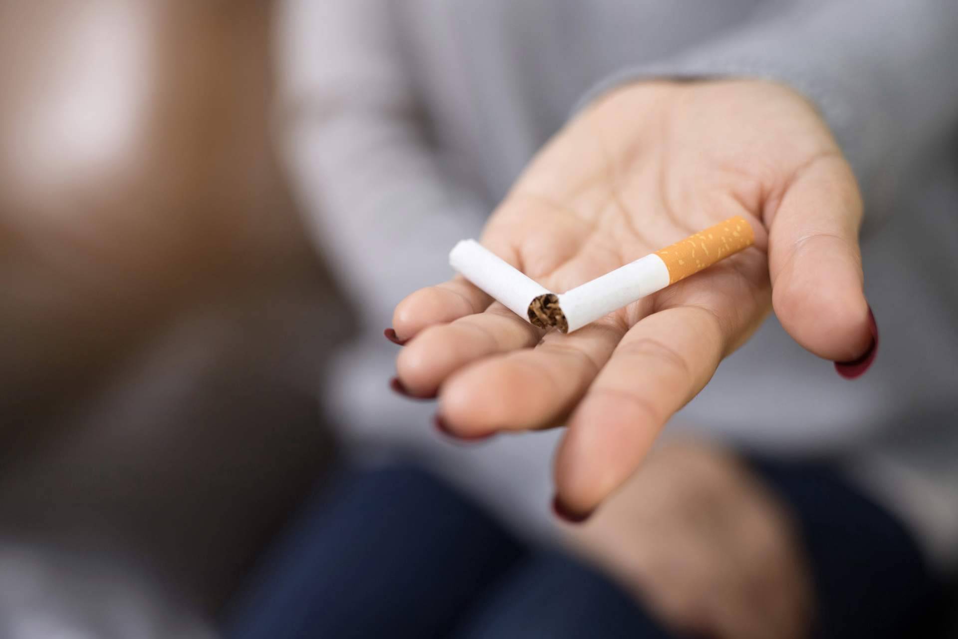 'Libre de tabaco', un libro para dejar de fumar