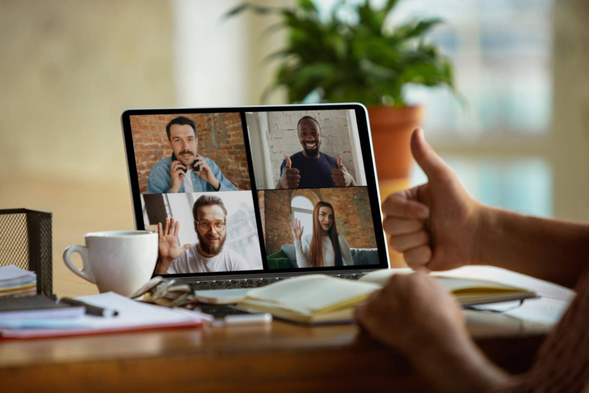Conexión entre trabajadores y clientes de una empresa con el sistema de smartworking