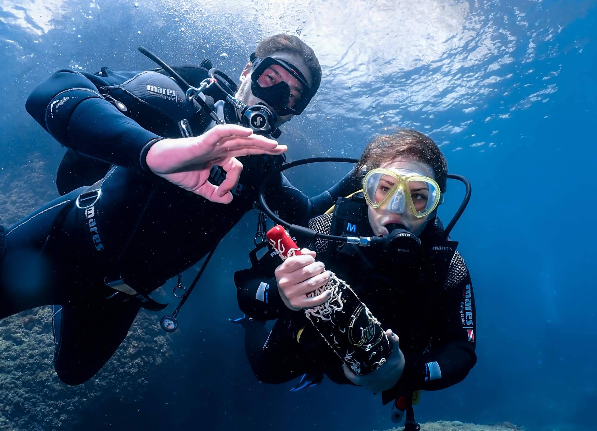 El encanto especial y único del vino submarino; el innovador proyecto de ElixSea