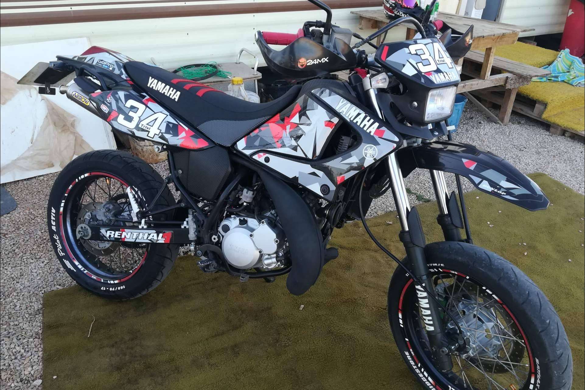 Vinilos para moto personalizados, de la mano de ADHESIVOSEMBARRADOS