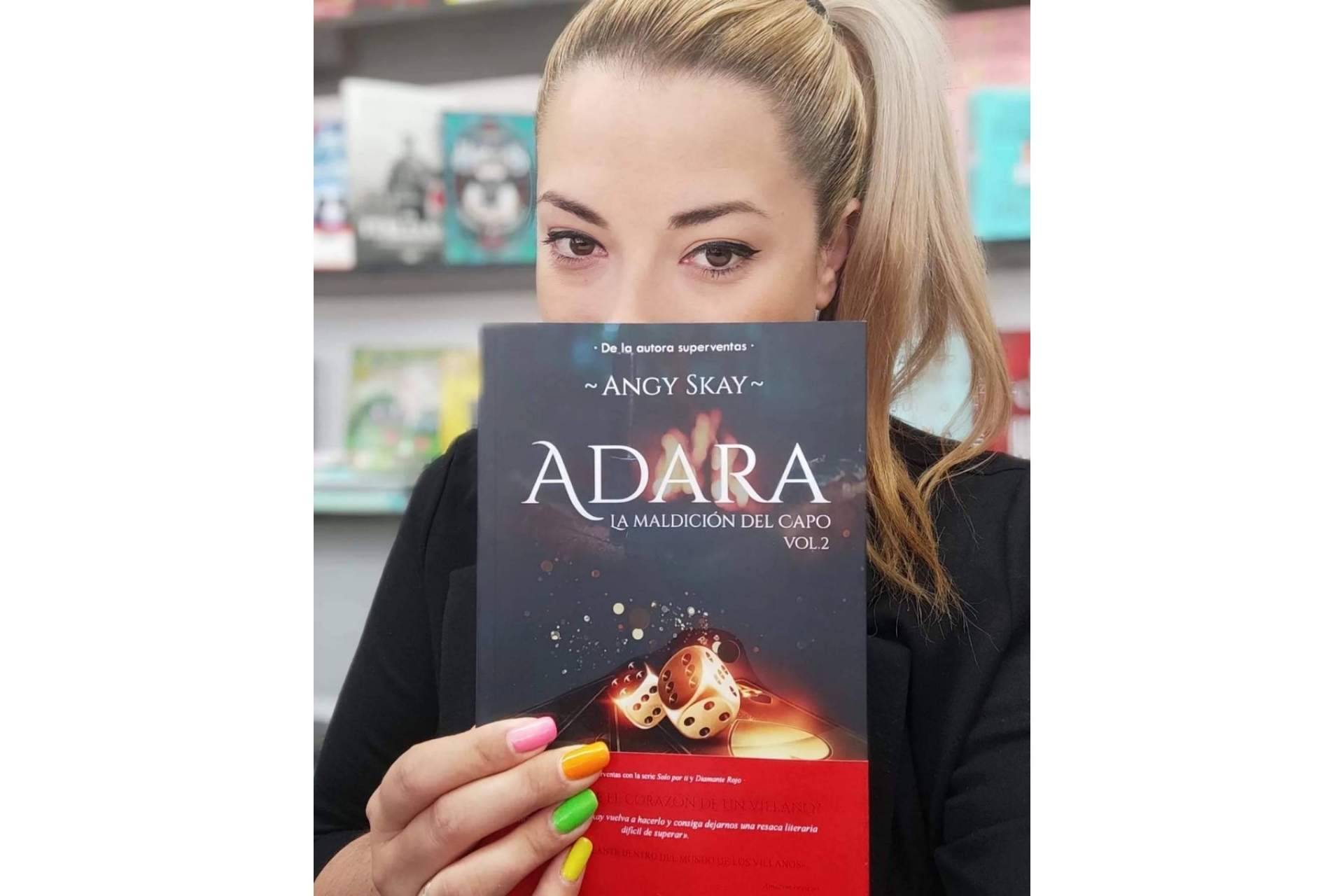 Repunta en el top ventas la reina de los villanos, Angy Skay