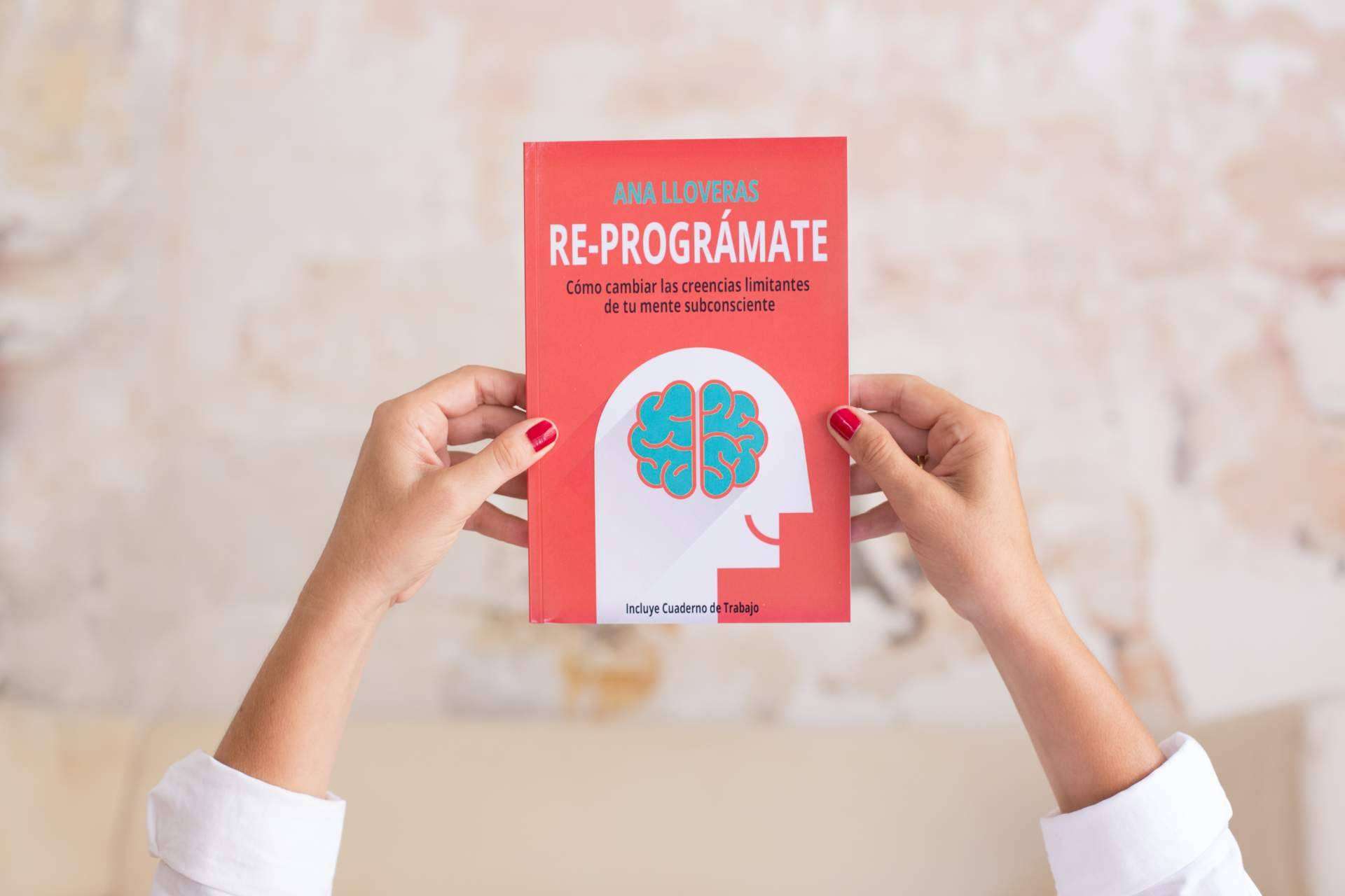 El libro Re-Prográmate de Ana Lloveras y su contribución al desarrollo personal