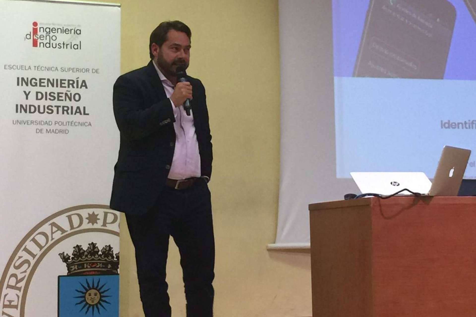 GlobátiKa Peritos Informáticos explica maneras de saber si la pareja controla el móvil