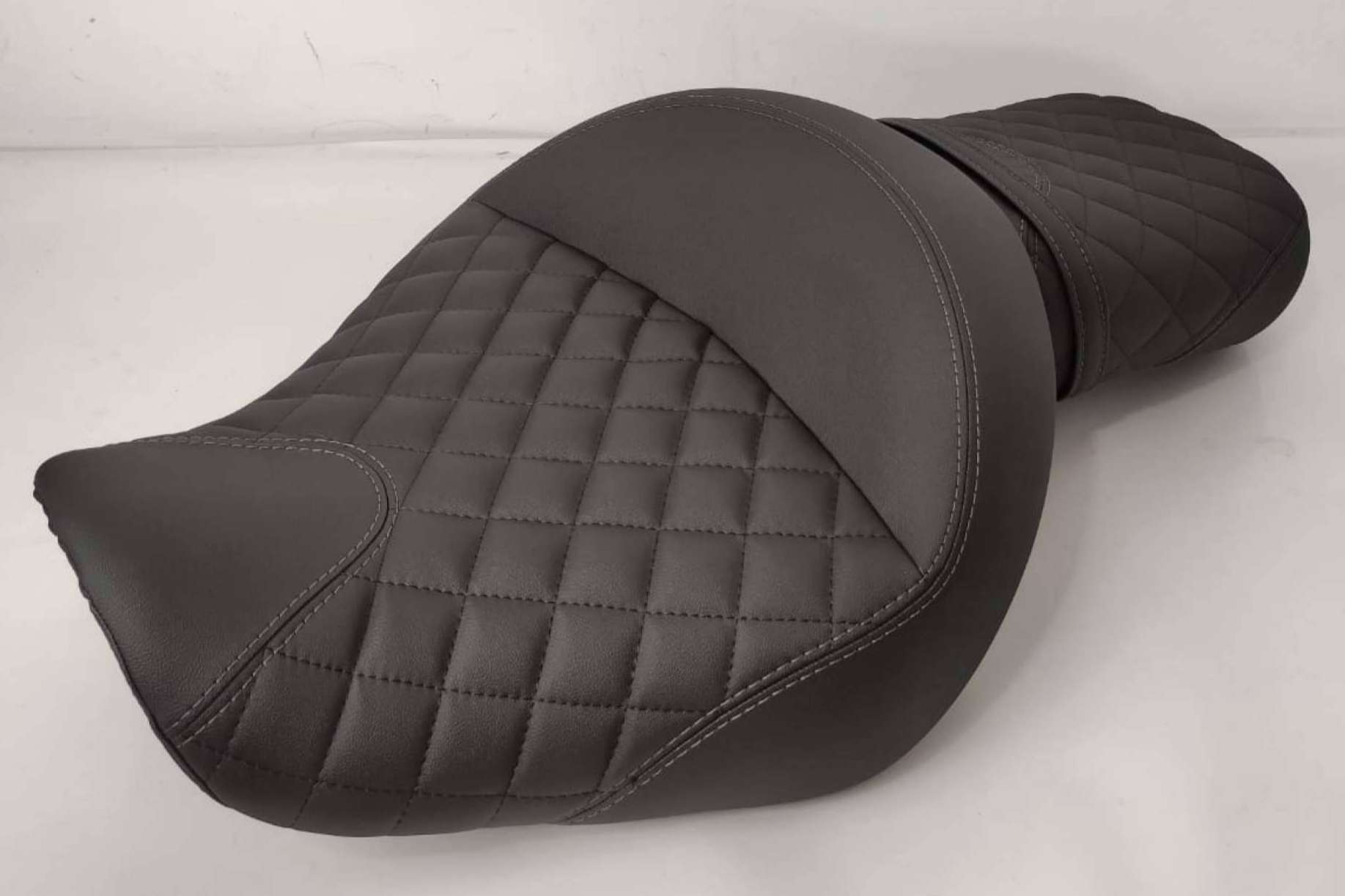 Antes de empezar a desplazarse durante las vacaciones, es recomendable tapizar el asiento de moto con JM Fundas