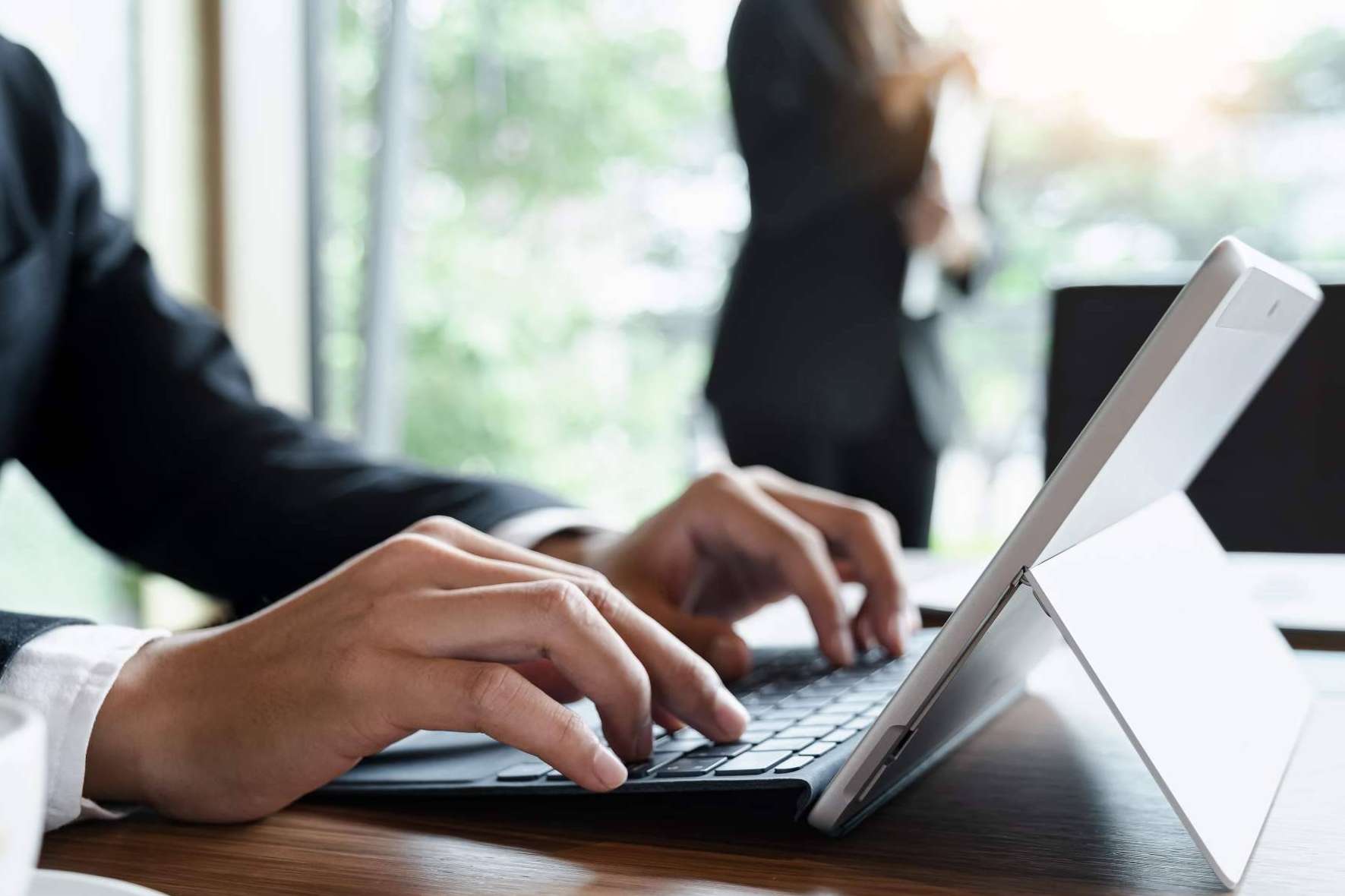 Razones por las que contratar un detective privado en Madrid para empresas, por CTX Detectives Privados