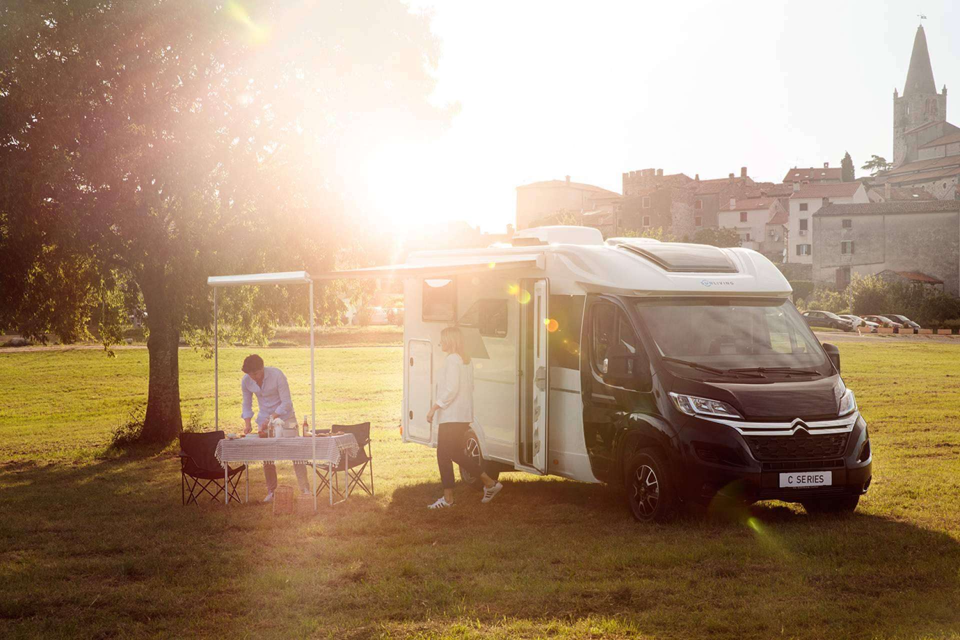 CamperWheels ayuda a decidir entre ir de vacaciones en cámper o en autocaravana