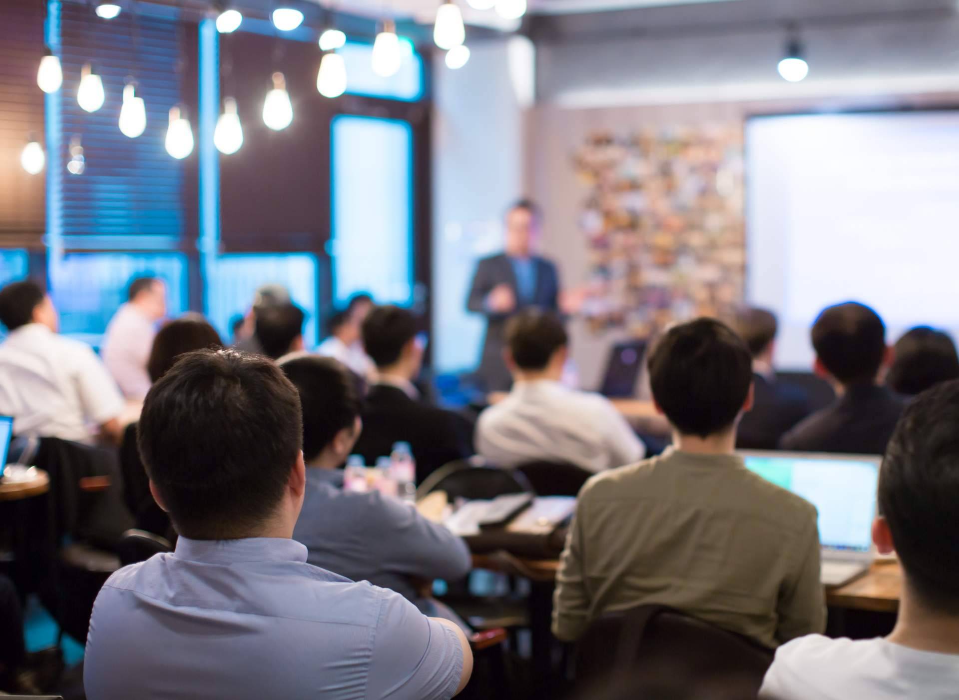 Learn Hot English ofrece una manera fácil de empezar cursos de inglés en la empresa