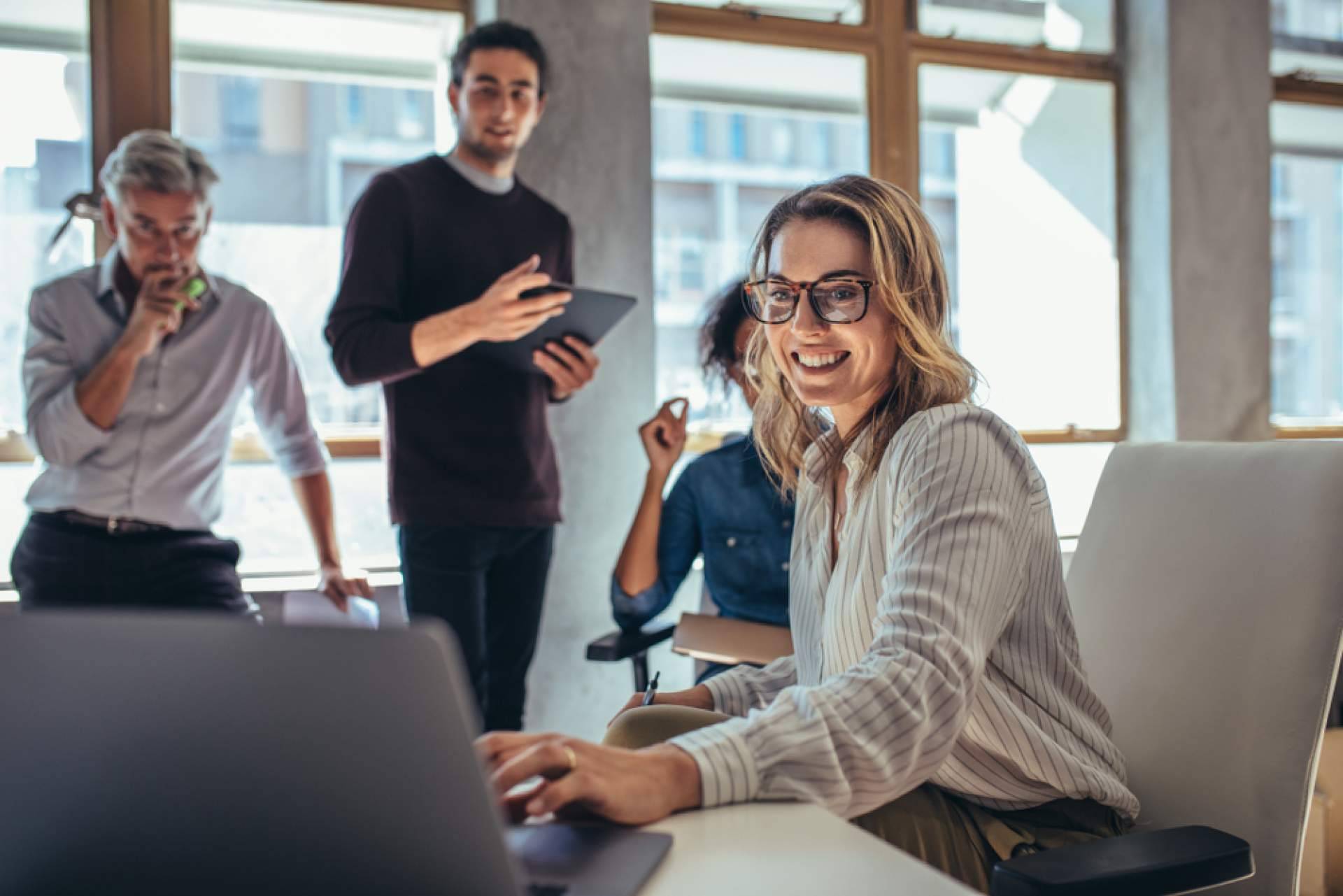 ¿Qué beneficios tiene el merchandising para las empresas en 2022?