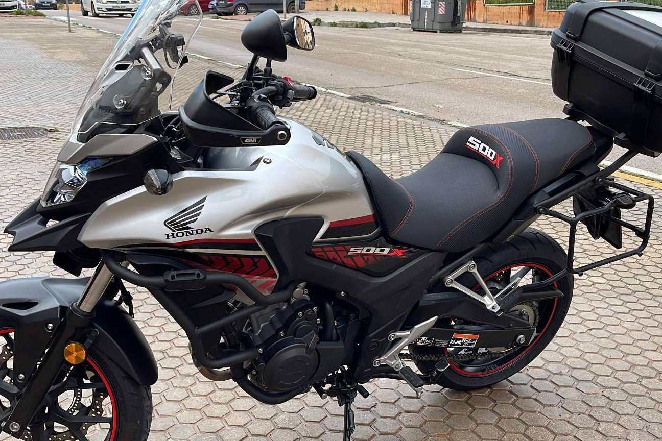 Disponer de un asiento de moto cómodo para viajar es fundamental, por JM-FUNDAS