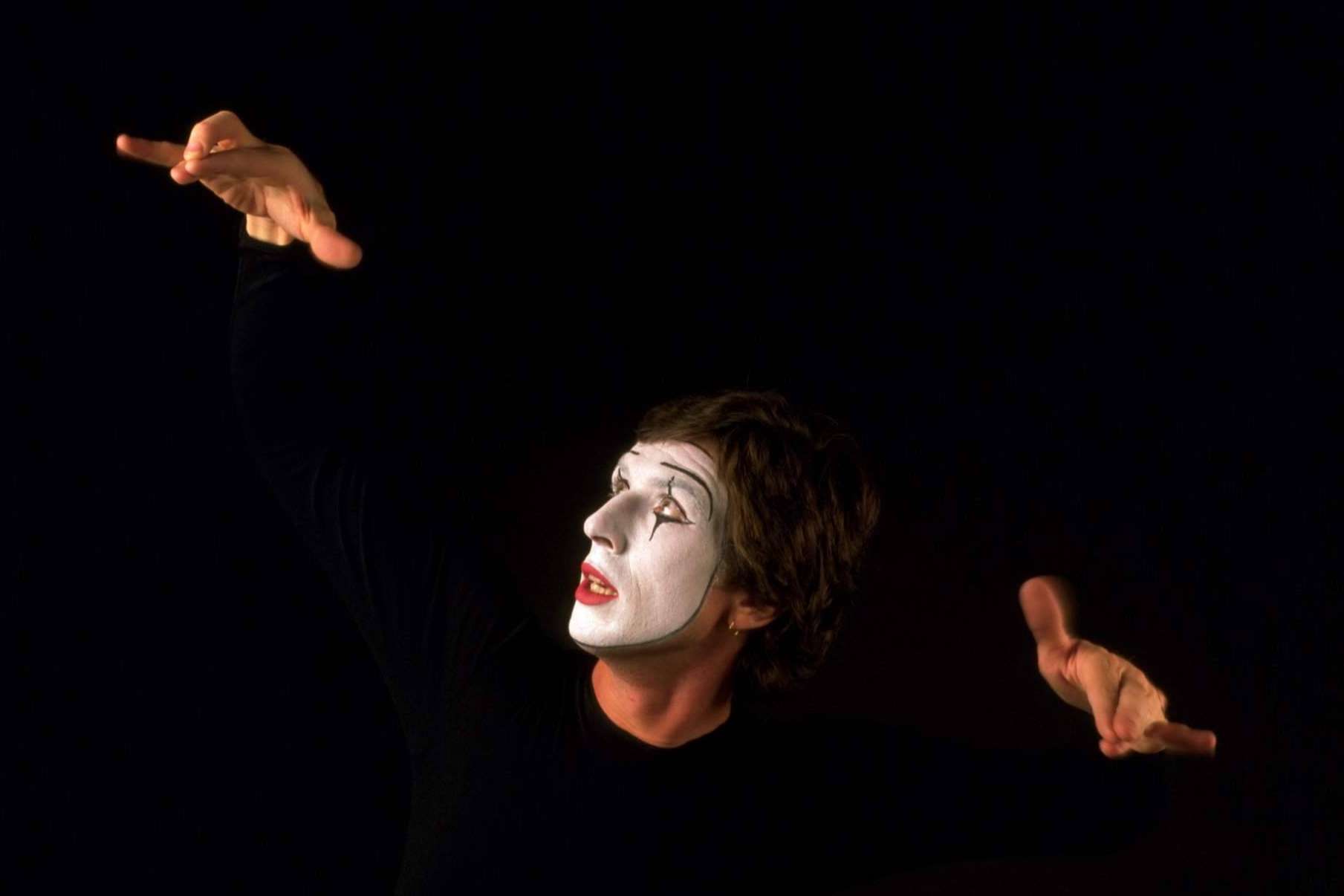 El Teatro de Mimo Peter Roberts es una iniciativa para la sensibilización y prevención del uso y el abuso del alcohol entre la juventud