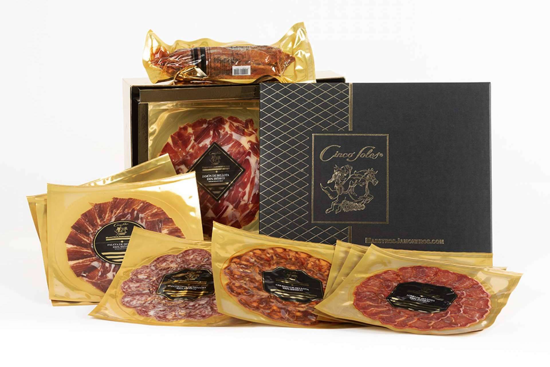 Maestros Jamoneros y sus lotes de Jamón de Bellota ibéricos cortados a cuchillo, uno de los regalos corporativos más buscados para esta Navidad
