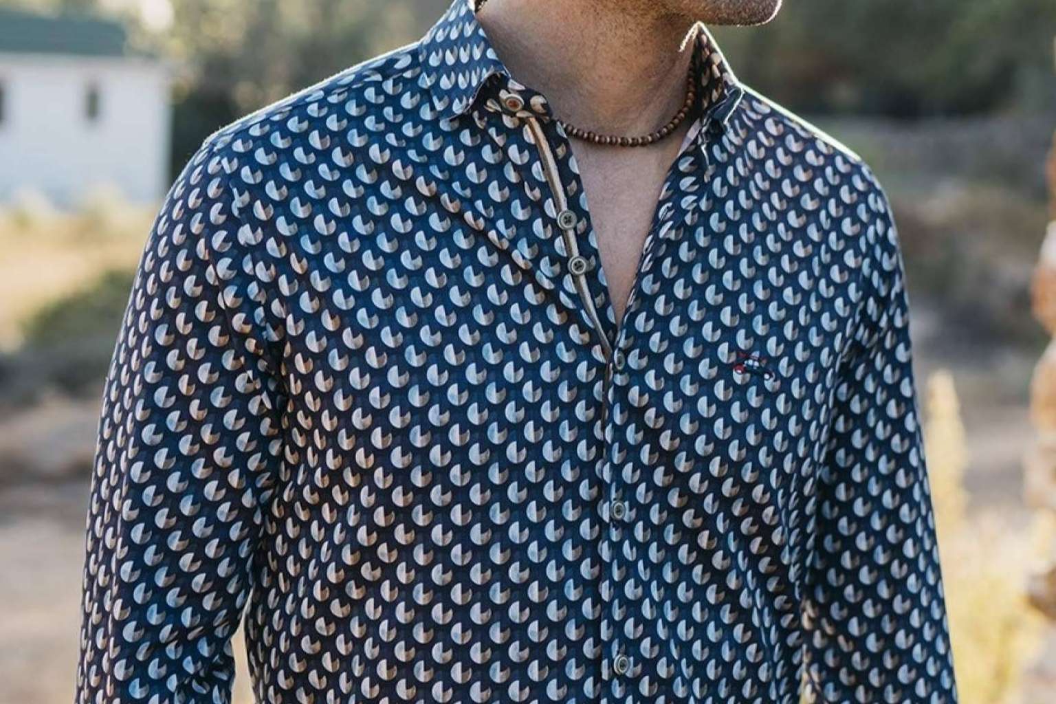 La marca The Surfcar ofrece sus nuevas camisas estampadas de hombre