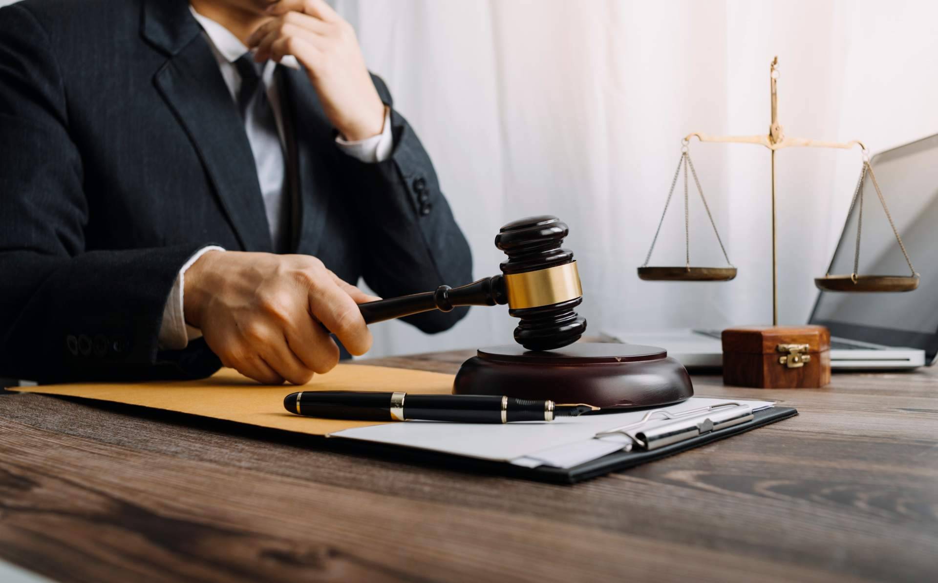 ¿Cuándo es necesario contar con un abogado en las comunidades de propietarios?, por Villaquirán Abogados