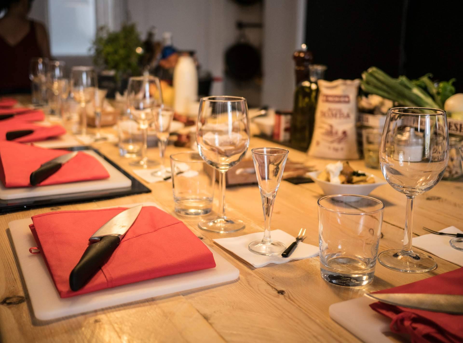 Hacer de la típica comida navideña de empresa una experiencia única con un Taller de Cocina en Just Royal BCN