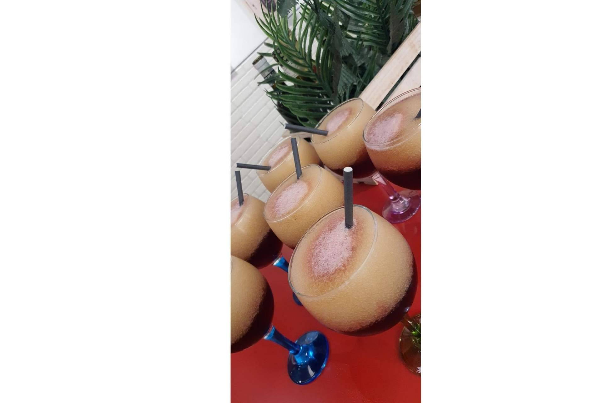 Sangría de cava elaborada de manera artesanal en La Taberna Casera