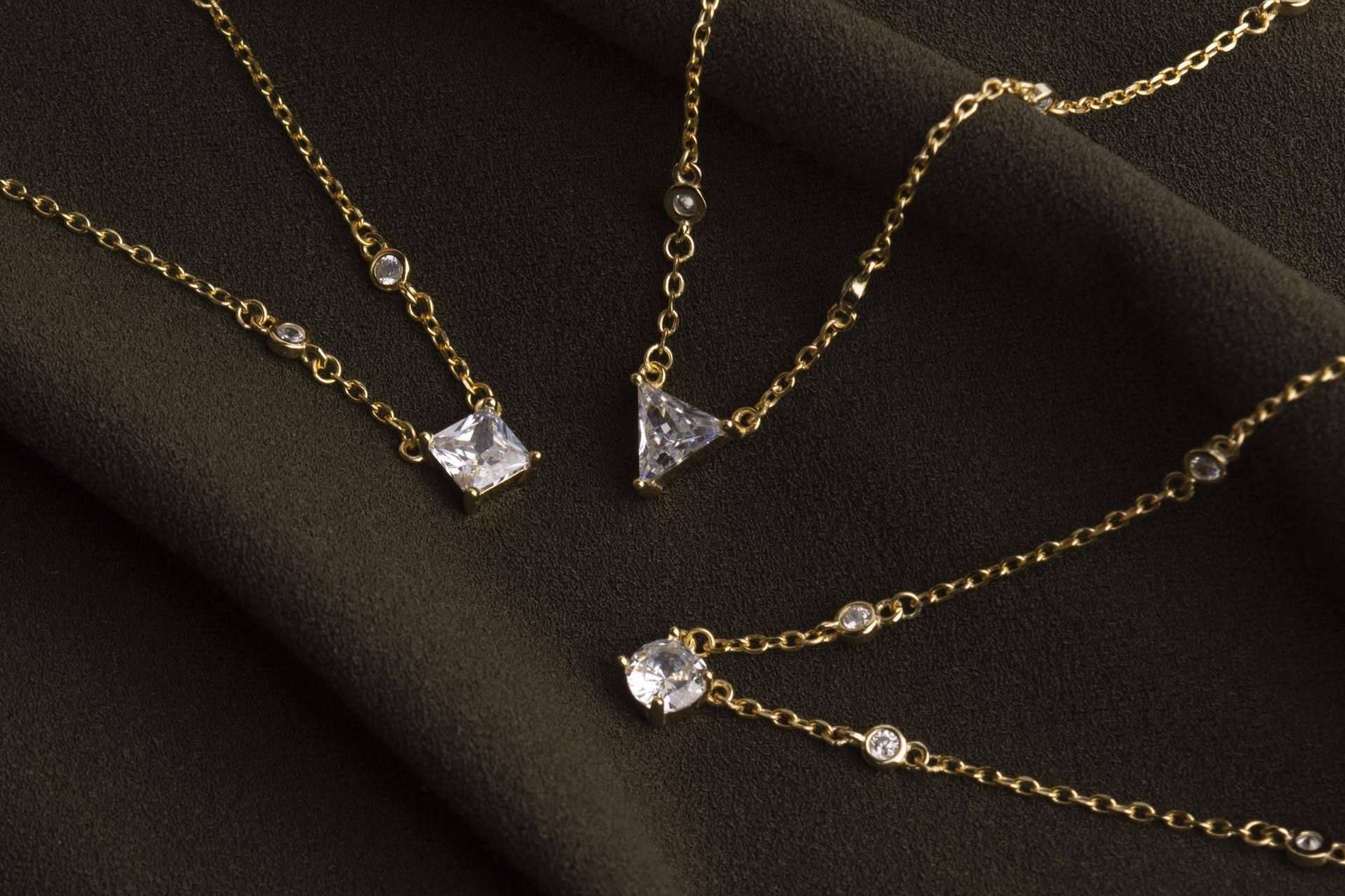 T-ADORO ofrece joyas de moda que permiten resaltar todos los looks