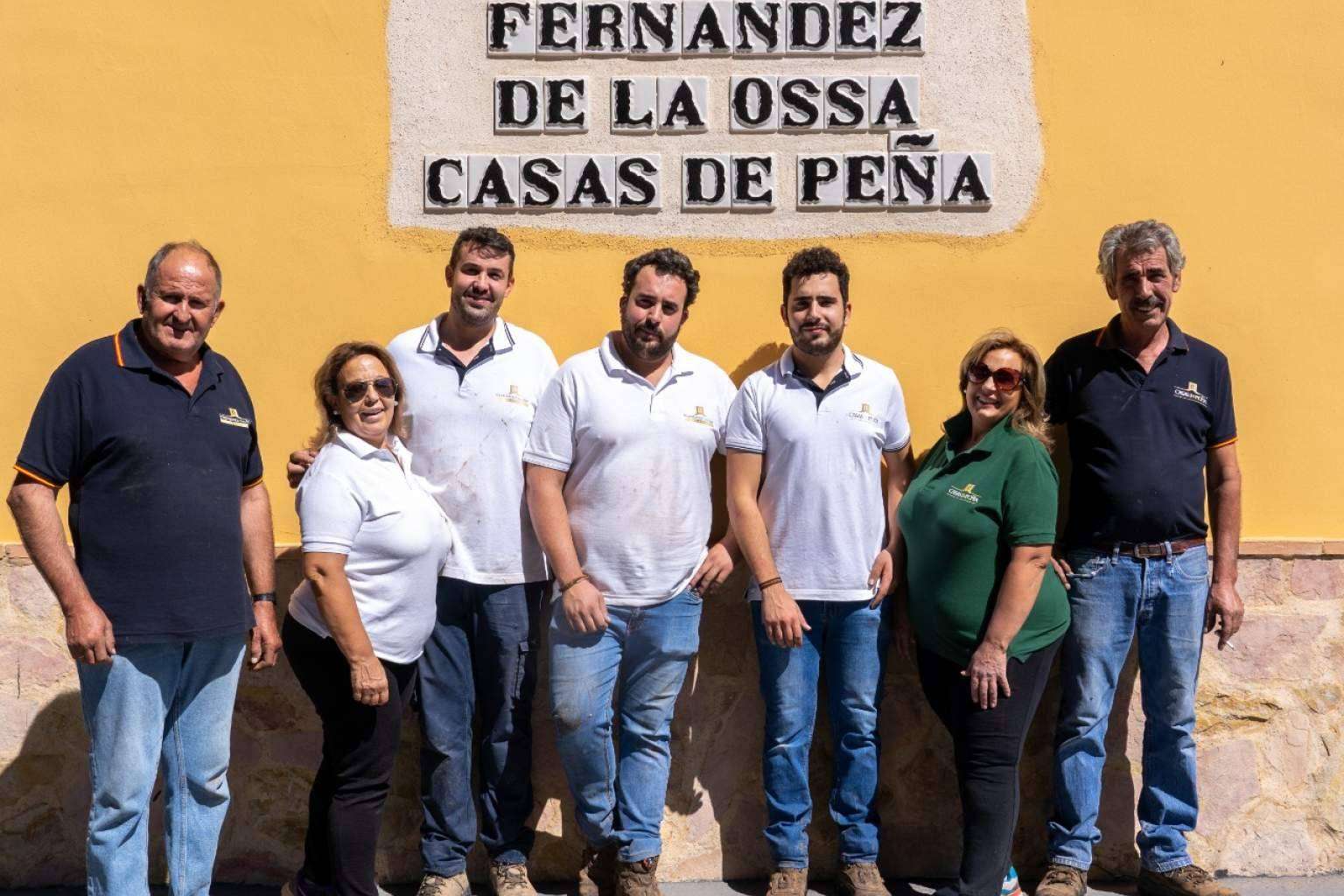 Bodegas Fernández de la Ossa elaboran sus vinos en tinajas de barro de más de 100 años