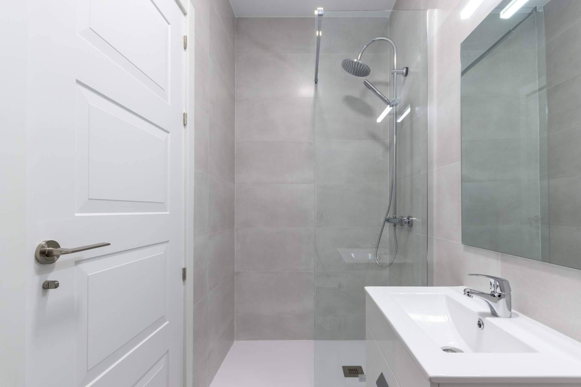 Reformar un baño con un equipo profesional como Ajax Reformas