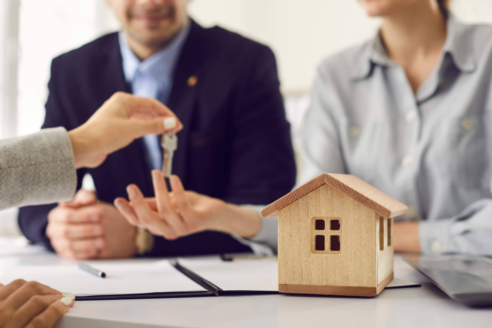 Urban Asesores Inmobiliarios explica los beneficios de contar con un asesor inmobiliario