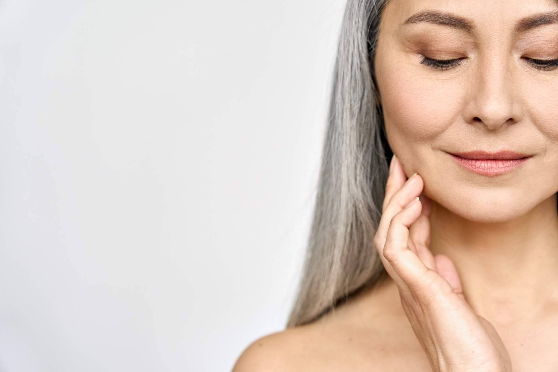 Devolver la elasticidad y luminosidad a la piel con el tratamiento con inductores de colágeno de Alluring Clinic